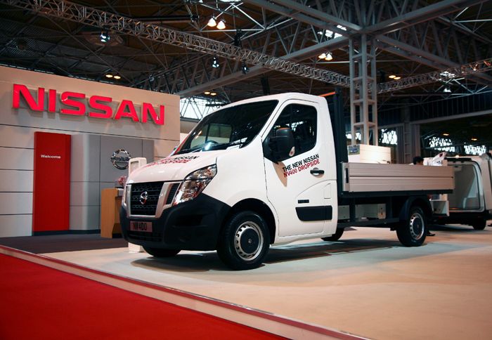 Το νέο Nissan NV400 θα διατίθεται και με  13 νέες εκδόσεις με ανοικτή καρότσα αναφορικά με τον τύπο του κινητήρα, τις διαστάσεις ή την μετάδοση της κί