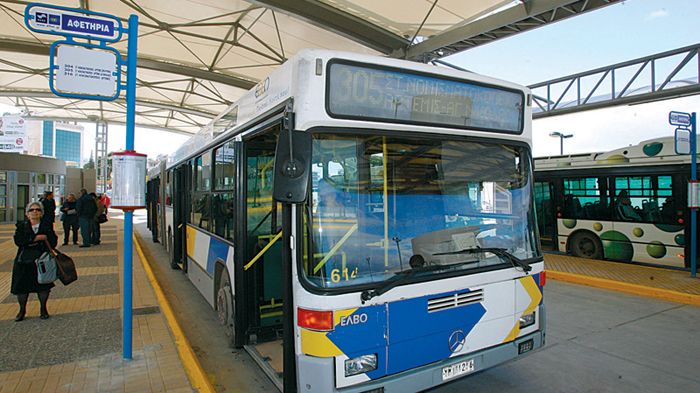 Οι σημαντικές ελλείψεις σε λειτουργικά οχήματα, ανταλλακτικά και προσωπικό δημιουργούν μεγάλες καθυστερήσεις στα δρομολόγια λεωφορείων και τρόλεϊ. 