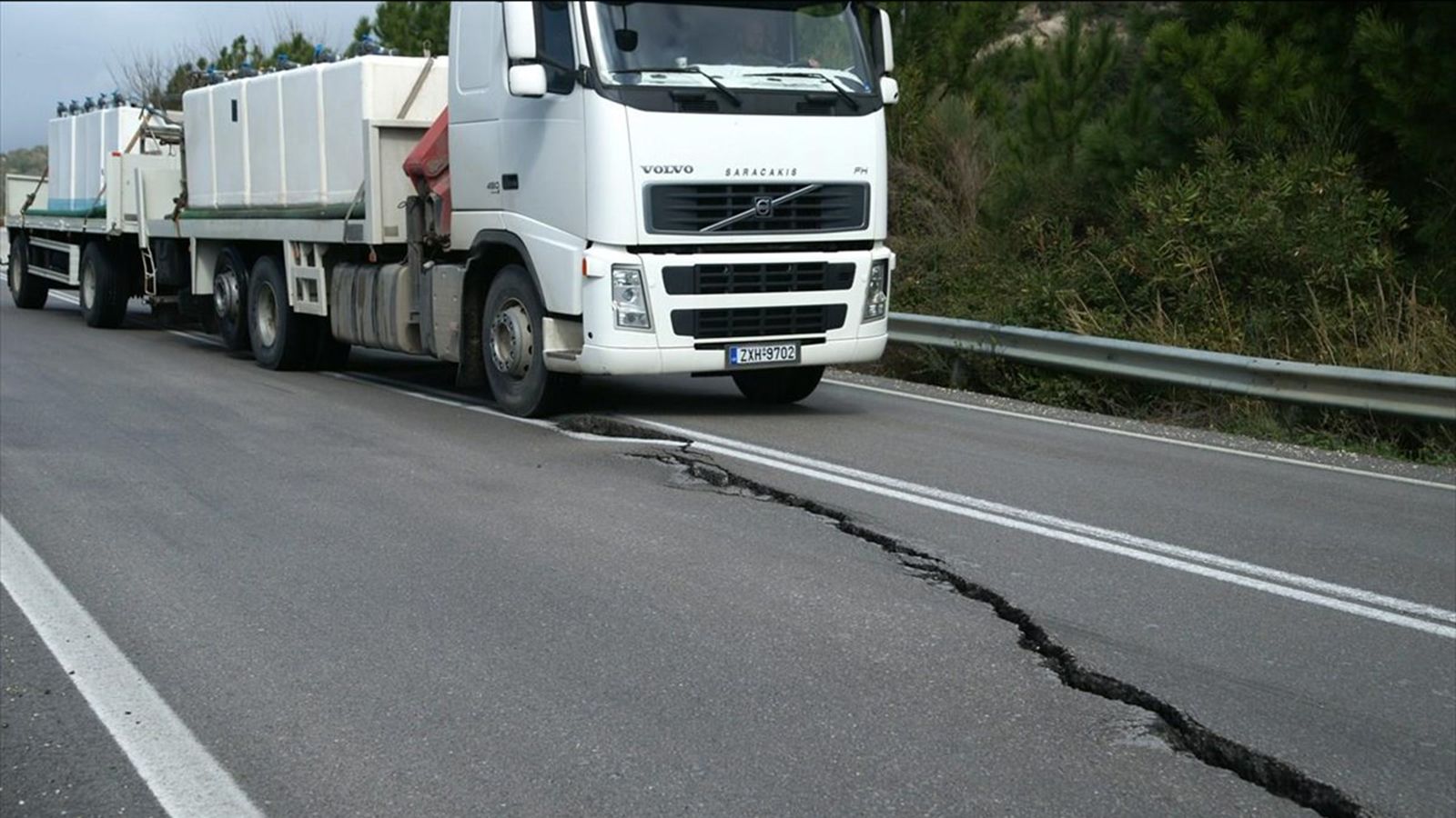 Έντονα προβλήματα στην εύρυθμη λειτουργία των οδικών εμπορευματικών μεταφορέων προκαλεί η εξαίρεση τους από τα μέτρα στήριξης της Ελληνικής Κυβέρνησης
