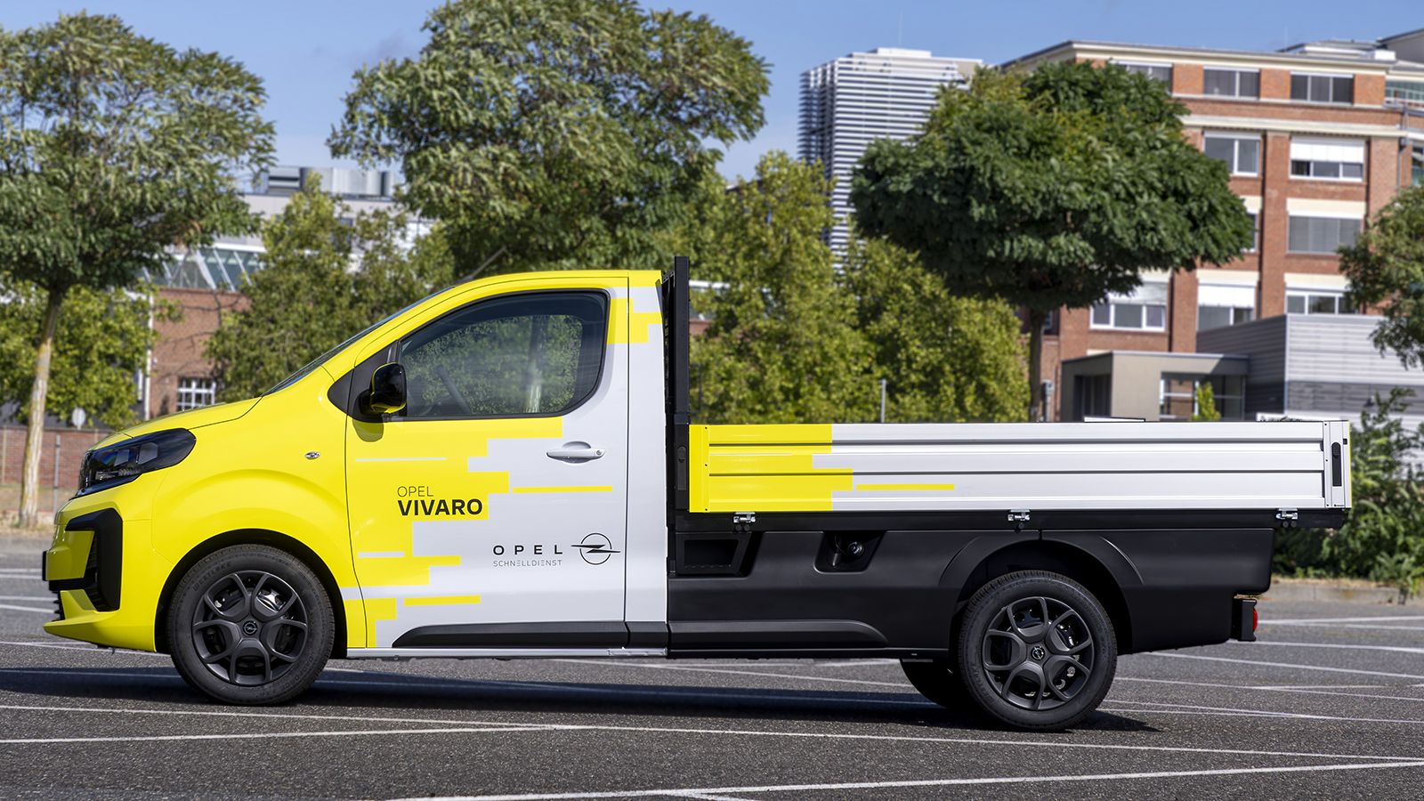 Πλαϊνή όψη Opel Vivaro Flatbed με ανοικτή καρότσα
