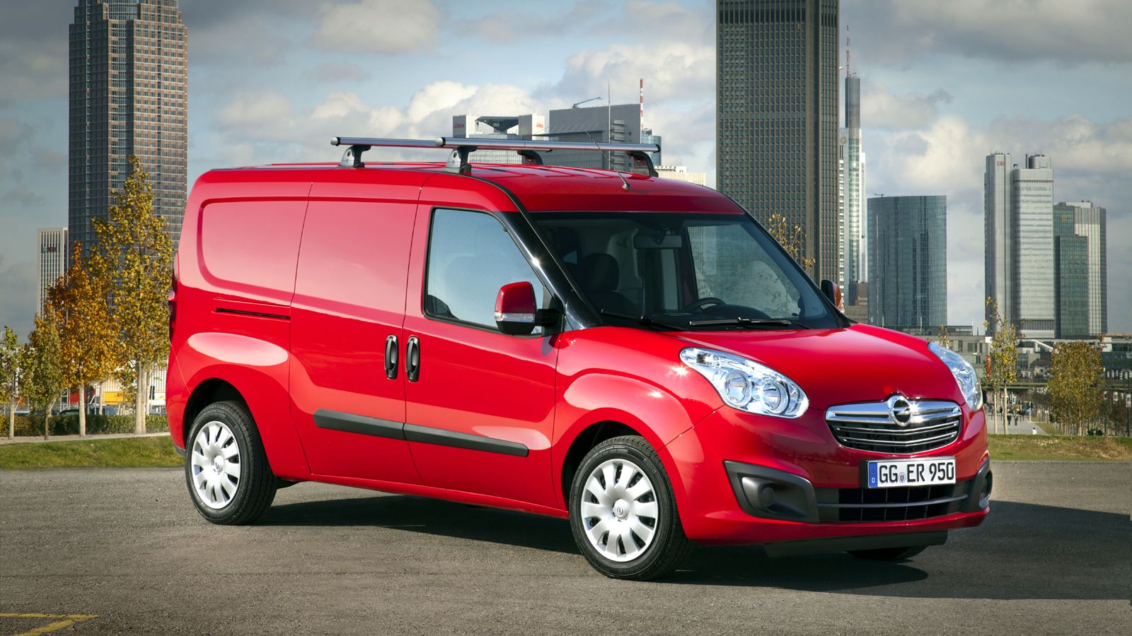 Το Opel Combo Van είναι διαθέσιμο στην ελληνική αγορά με κινητήρα φυσικού αερίου, με κόστος από 22.950 ευρώ.