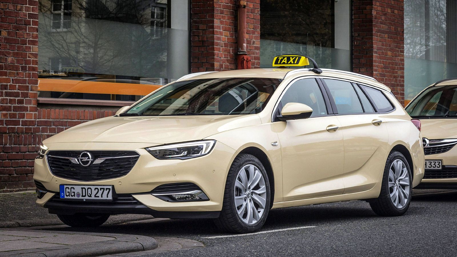 Το νέο Opel Insignia Sports Tourer είναι διαθέσιμο πλέον στην γερμανική αγορά και σε εκδόσεις Taxi.
