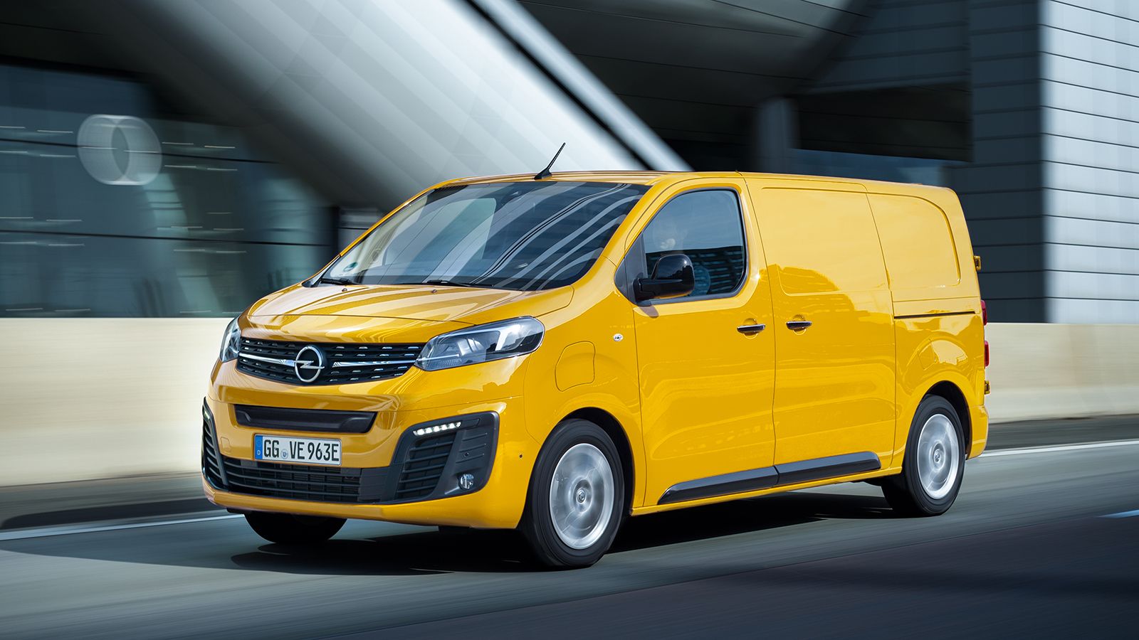 Η Opel έδωσε στη δημοσιότητα τα πρώτα επίσημα στοιχεία του νέου –αμιγώς ηλεκτροκίνητου- ελαφρού επαγγελματικού της, το «Vivaro-e». 