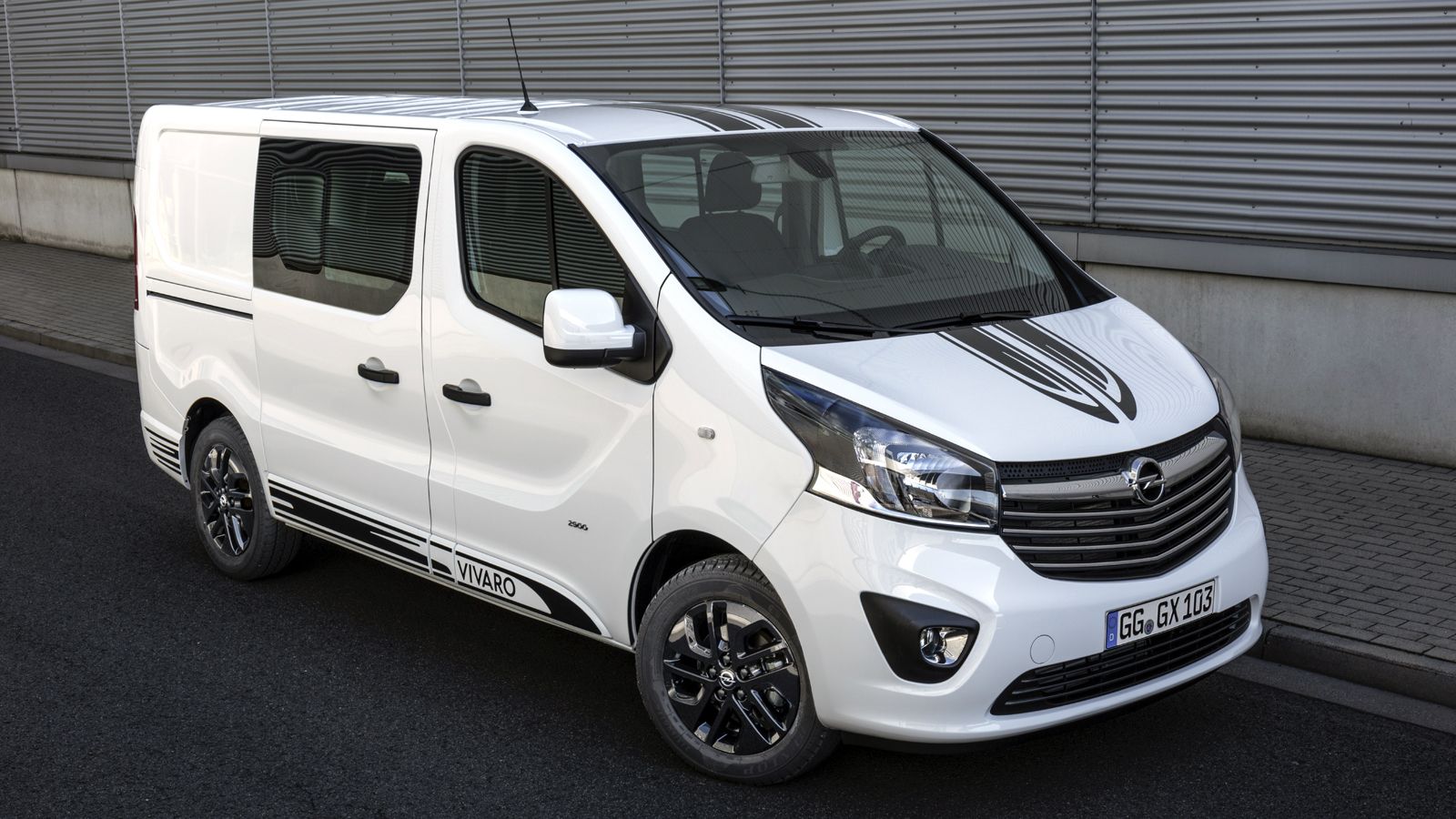 Οι νέες εκδόσεις «Sport» του Opel Vivaro, ξεκινούν την εμπορική τους πορεία, προς το παρόν από την αγορά της Γερμανίας.