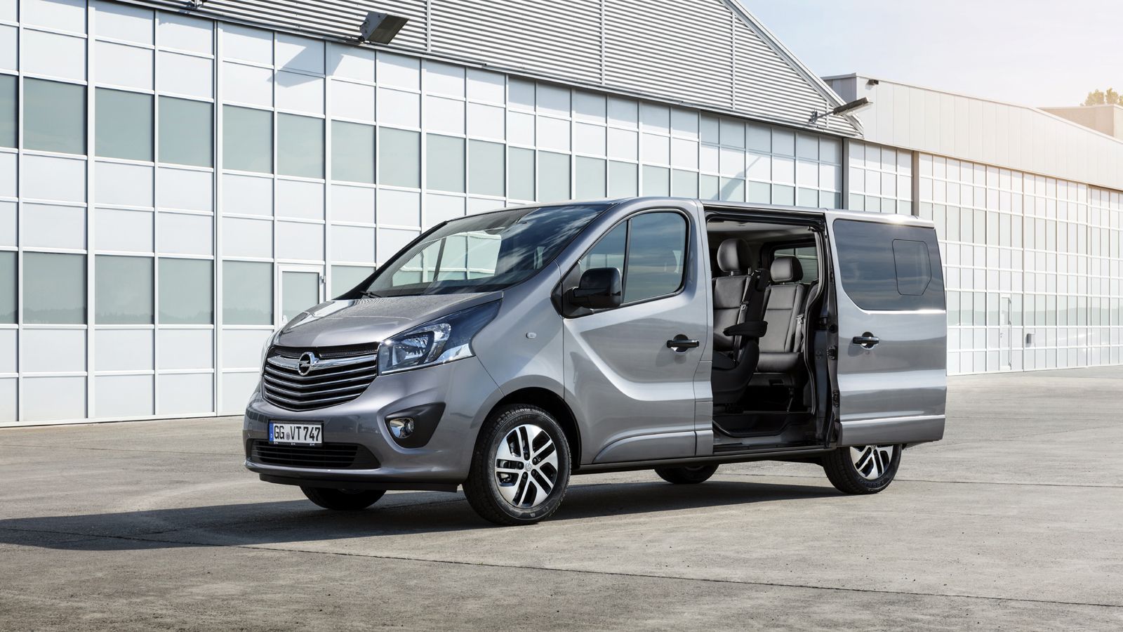 Οι νέες επιβατικές εκδόσεις Tourer και Combi+ του Opel Vivaro θα παρουσιαστούν επίσημα στο προσεχές Σαλόνι Αυτοκινήτου της Φρανκφούρτης (14-24/9).
