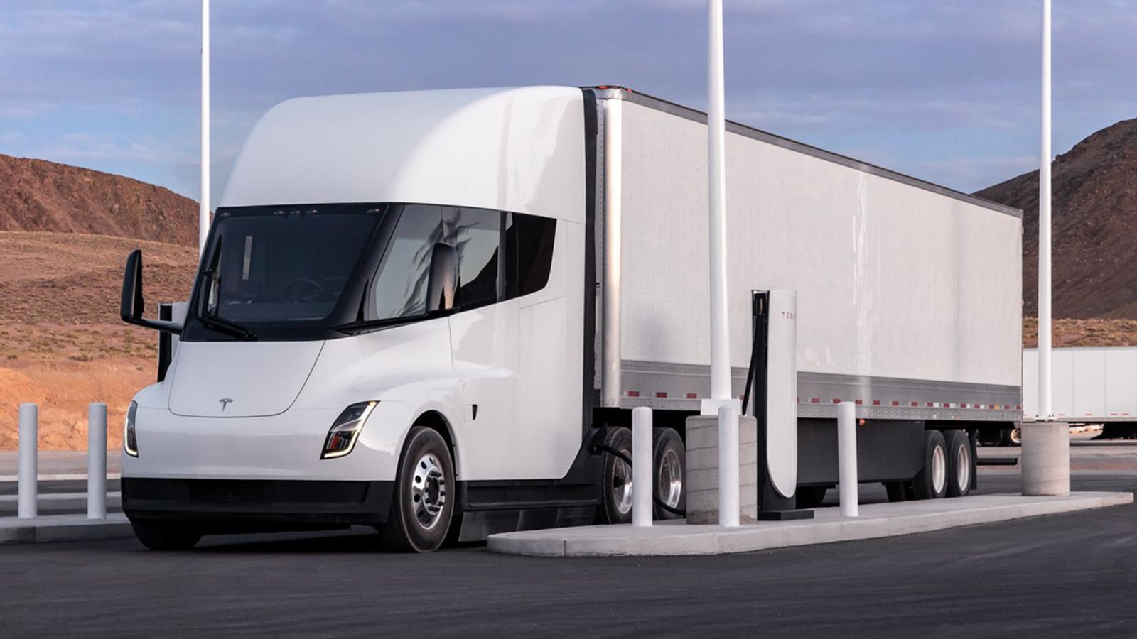 Την 1η Δεκεμβρίου θα ξεκινήσουν οι παραδόσεις του Tesla Semi αυτονομίας 805 χλμ., ενώ θα ακολουθήσει και η έκδοση του ηλεκτρικού φορτηγού με εμβέλεια