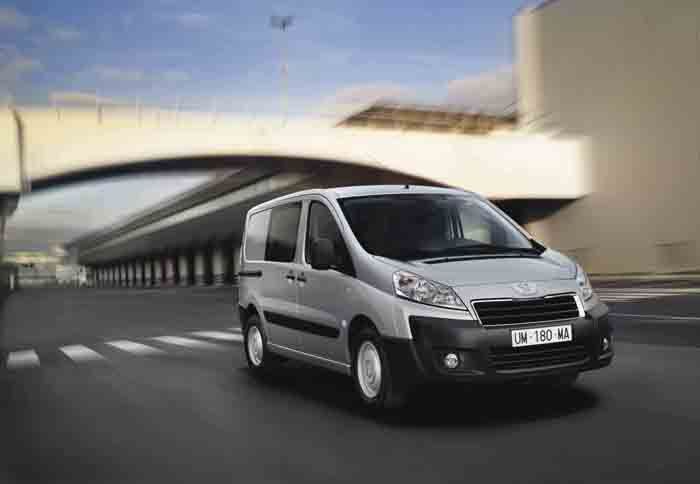 Το Citroen Jumpy (ή το Peugeot Expert  αν προτιμάτε) θα διατίθεται από το 2013 και με το λογότυπο της Toyota στις αγορές της ΕΕ. 