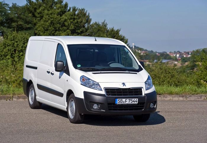 Στην προσεχή ΙΑΑ του Ανοβέρου, η Peugeot Professionnel θα παρουσιάσει νέες εκδόσεις με την ονομασία Avantage για όλα τα ελαφρά επαγγελματικά της. 