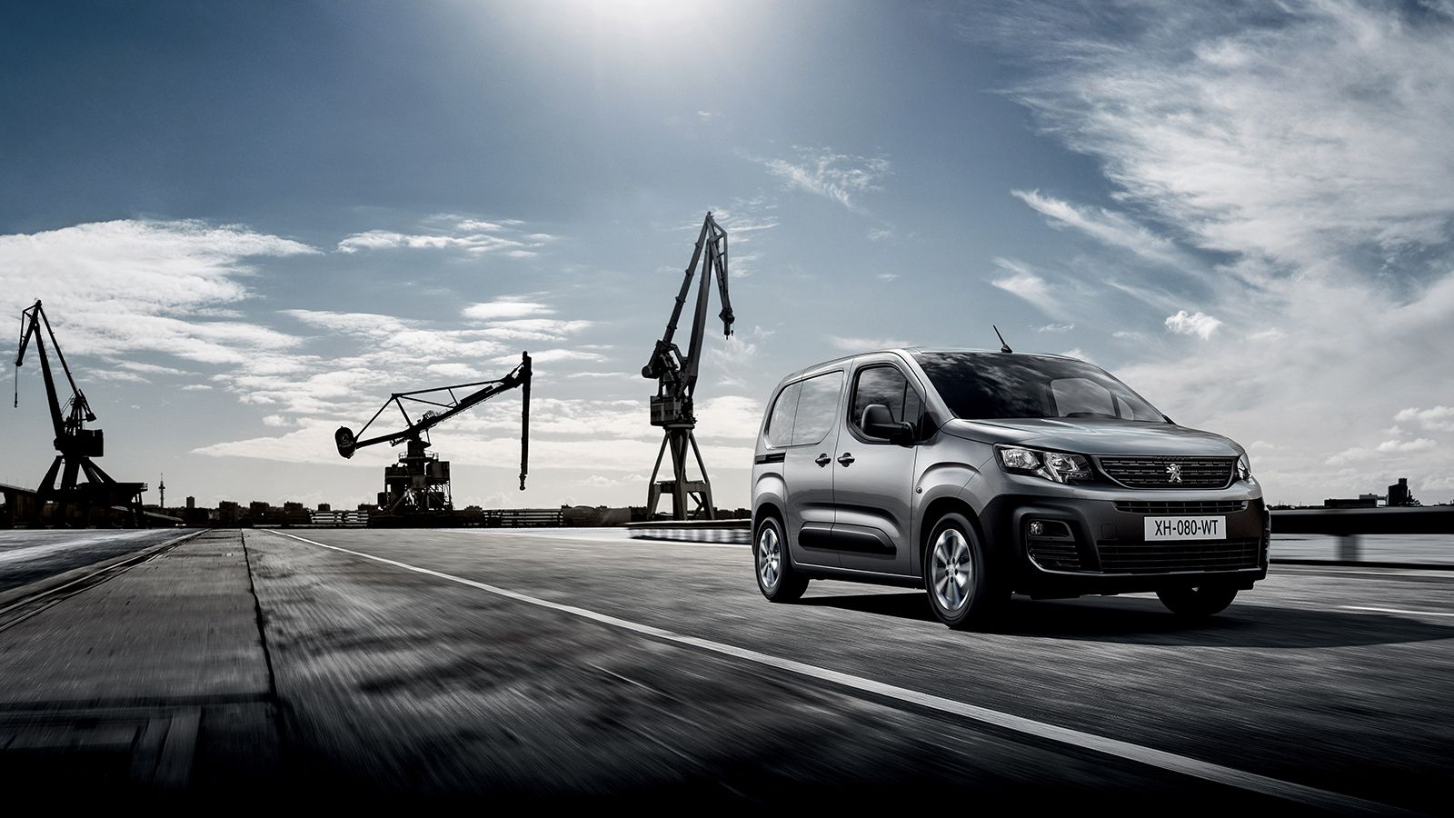 Το Toyota Hilux ήταν το κορυφαίο σε πωλήσεις για τον Ιανουάριο, ωστόσο το Peugeot Partner έκλεψε τις εντυπώσεις καθώς αναρριχήθηκε 11 θέσεις σε σχέση 