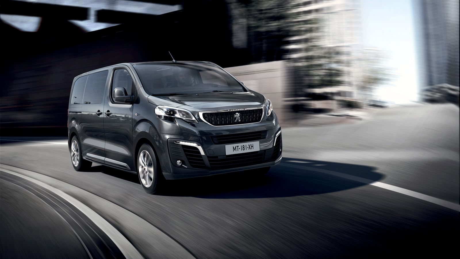 Η Peugeot ανακοίνωσε τη διάθεση στην ελληνική αγορά των νέων εκδόσεων «Lux» για το μοντέλο Traveller.