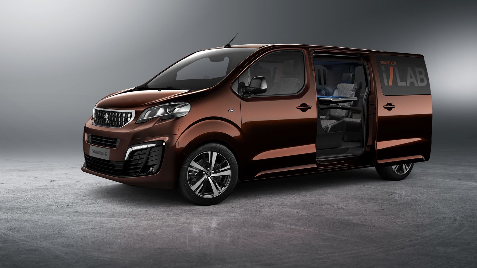 Το πρωτότυπο Peugeot Traveller i-Lab εφοδιάζεται μεταξύ άλλων με ηλεκτρικά ελεγχόμενες πλευρικές θύρες και διακρίνεται για την ευρυχωρία του.