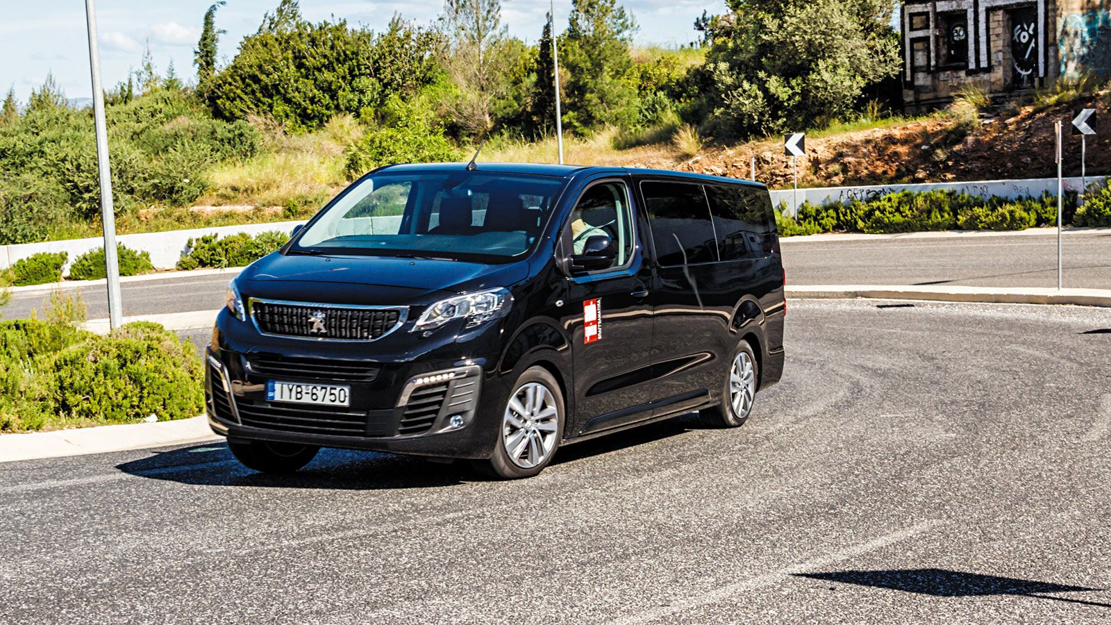 Δοκιμάζουμε το Peugeot Traveller στην κορυφαία έκδοση των 180 ίππων με το αυτόματο κιβώτιο των 8 σχέσεων.