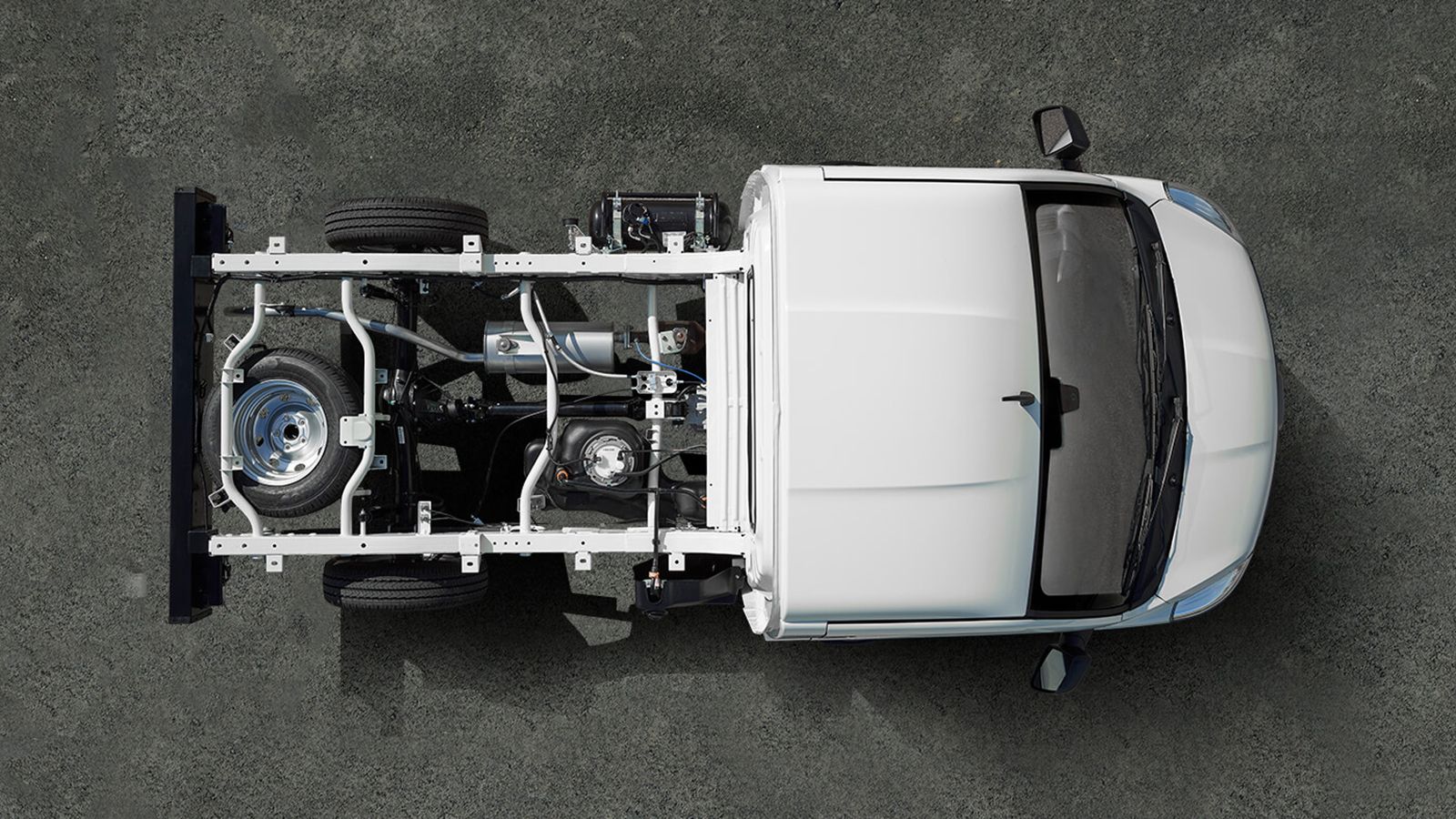 Λευκό πλαίσιο Piaggio Porter NP6 χωρίς καρότσα σε κάτοψη με εμφανή μηχανικά μέρη