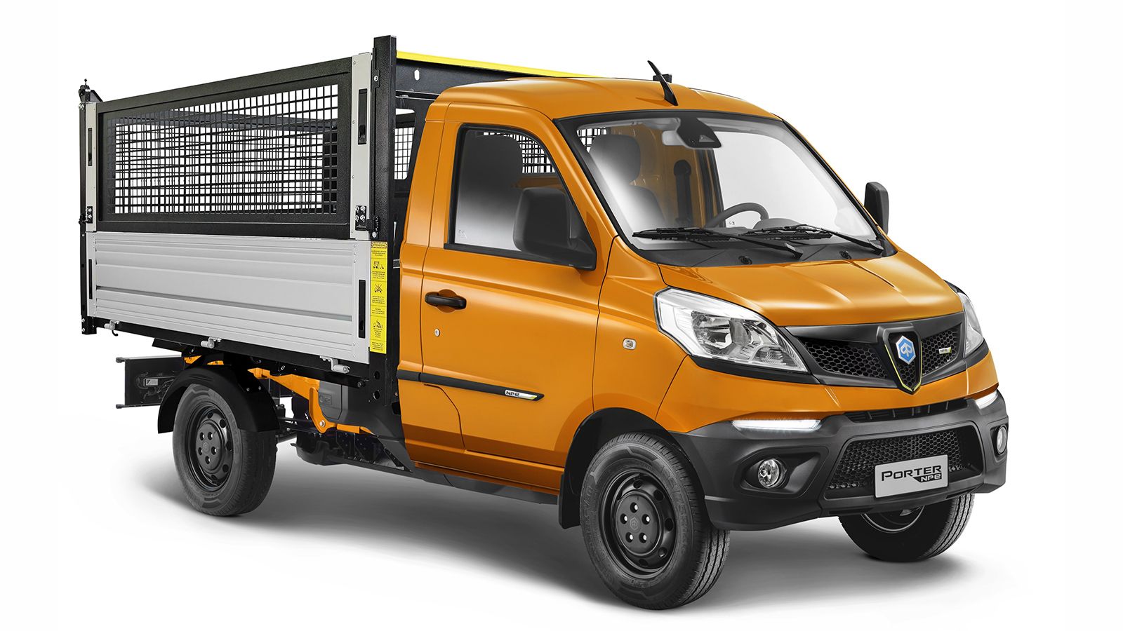 Η εταιρεία θα προσφέρει το νέο ηλεκτρικό Porter NP6 με μεικτό βάρος 2,4t. και ειδικές μετασκευασμενές εκδόσεις απευθείας από τη γραμμή παραγωγής. 