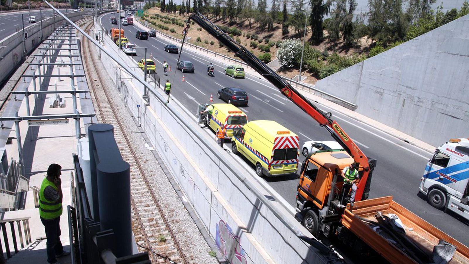 Σημαντική θα είναι η συμβολή της επέκτασης του Προαστιακού Σιδηροδρόμου προς το λιμάνι του Λαυρίου για την ανάπτυξη της ευρύτερης περιοχής.