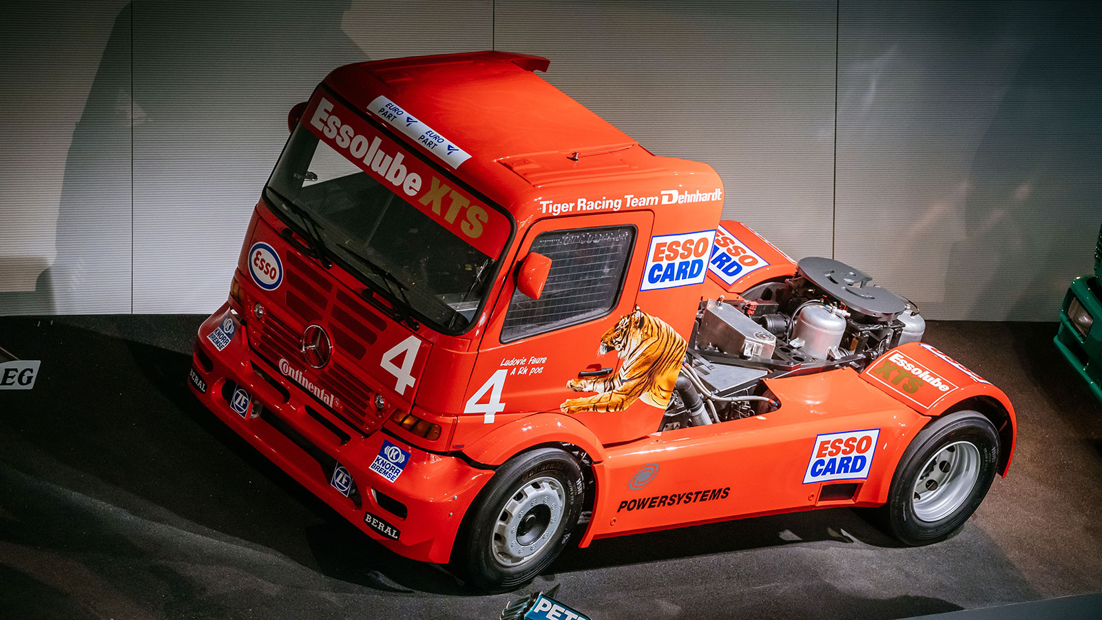 Σαν τρελό φορτηγό… με 1500 άλογα και τελική 160 χλμ!