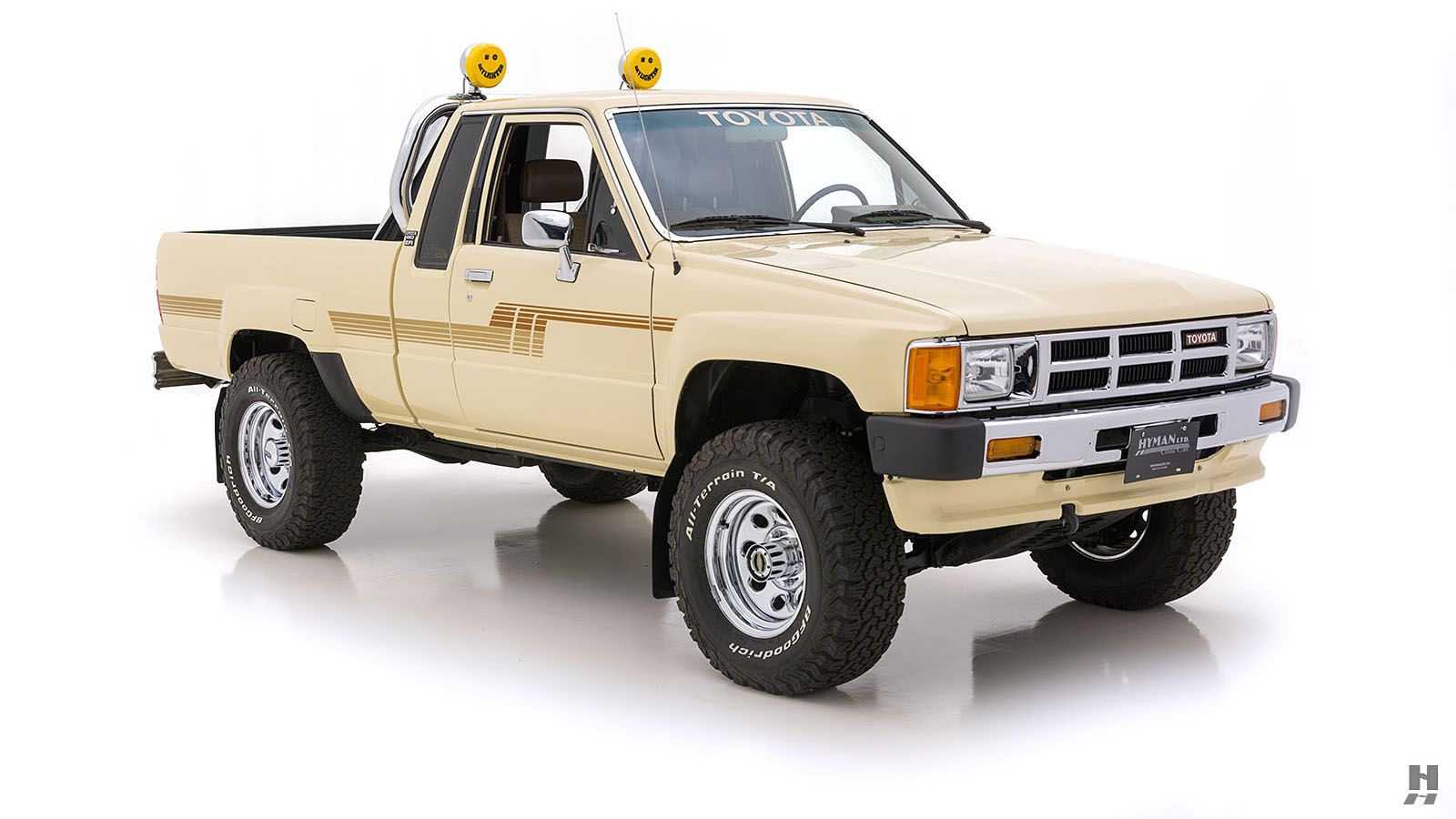 To Toyota Hilux του 1985, εκτός από τα χρονάκια του, έχει και τα ...λεφτάκια του!