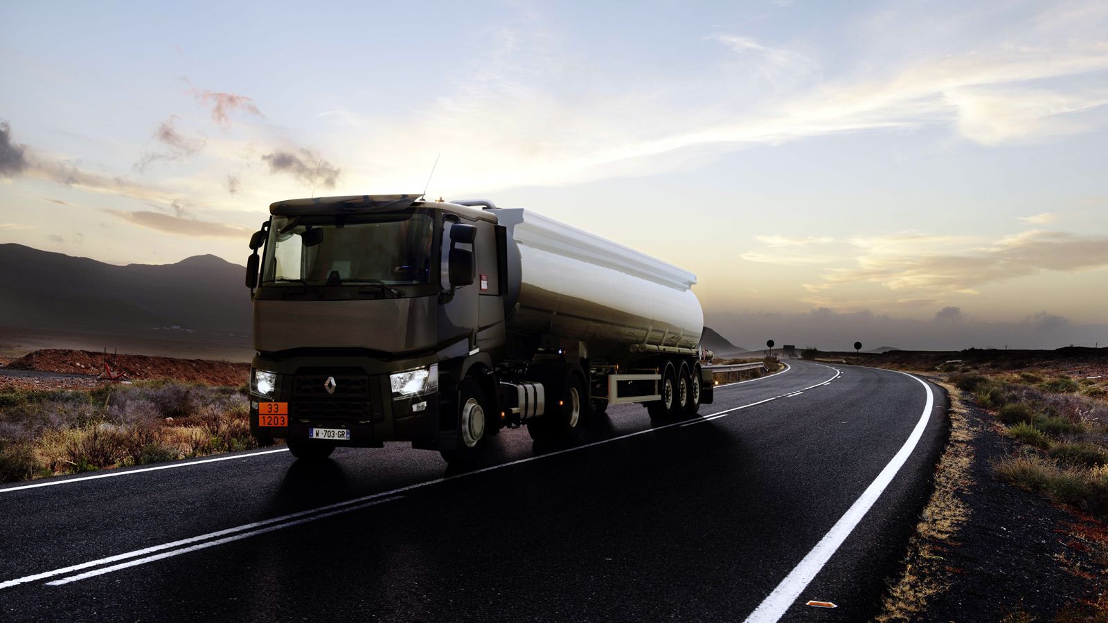 Η νέα έκδοση «Tanker» του Renault T Series έχει εξελιχθεί ειδικά για χρήση στην μεταφορά επικίνδυνων φορτίων και ευπαθών προϊόντων.