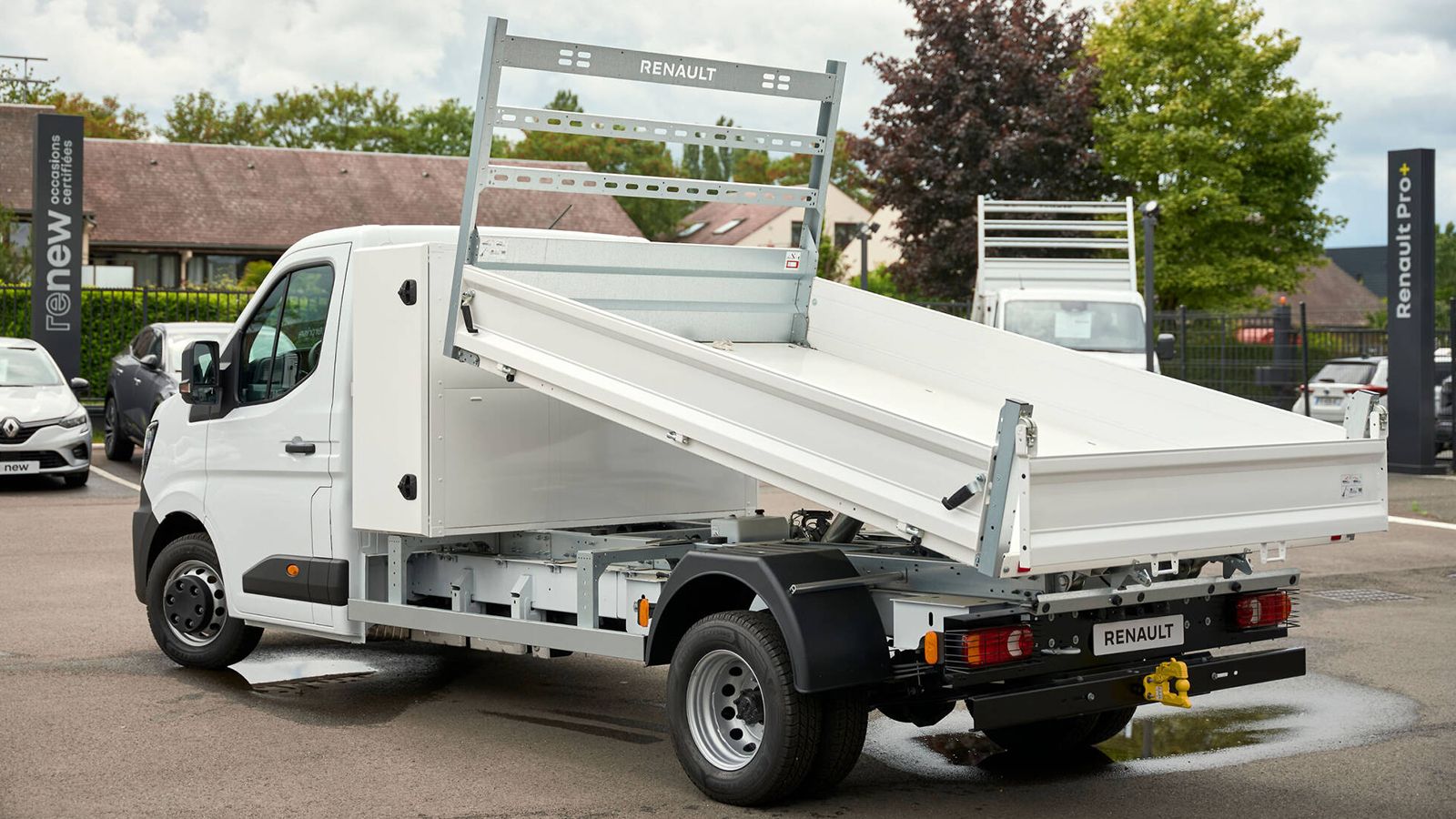 Renault Qstomize conversions: στατική, πίσω ¾, ανατρεπόμενη καρότσα