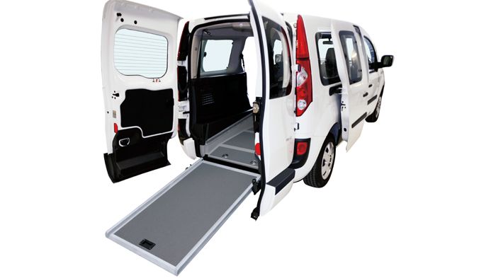 Η νέα έκδοση TPMR του Renault Kangoo είναι σε θέση να υποστηρίξει στο εσωτερικό της έως και πέντε επιβάτες καθώς και ένα αμαξίδιο για AMEA.