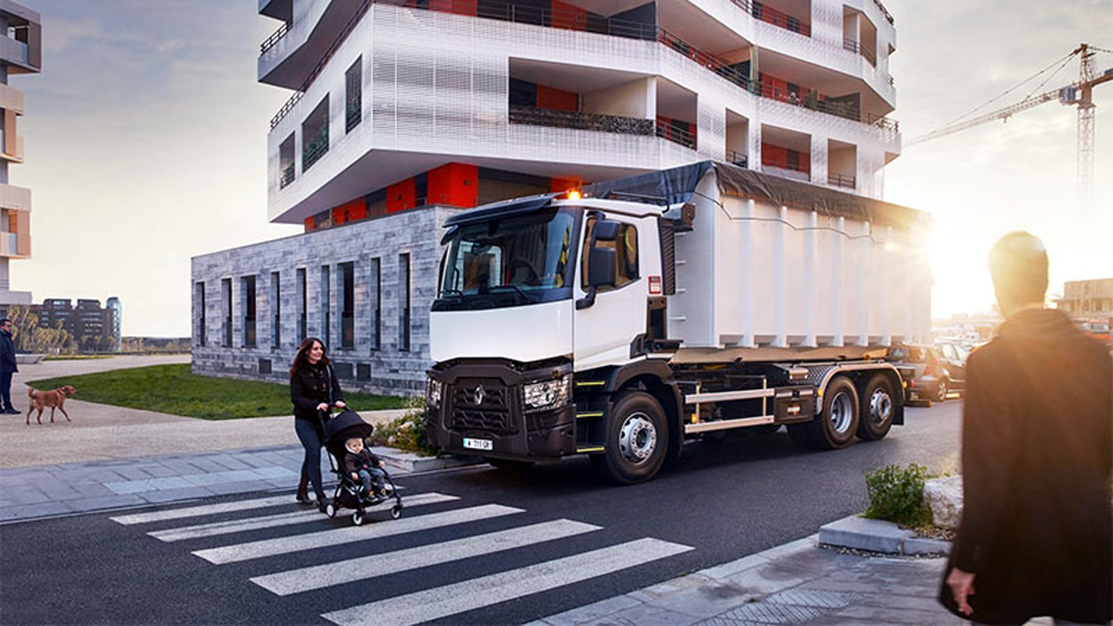 Η Renault Trucks προσφέρει στις σειρές «» και «» των φορτηγών της, νέα συστήματα ασφάλειας…