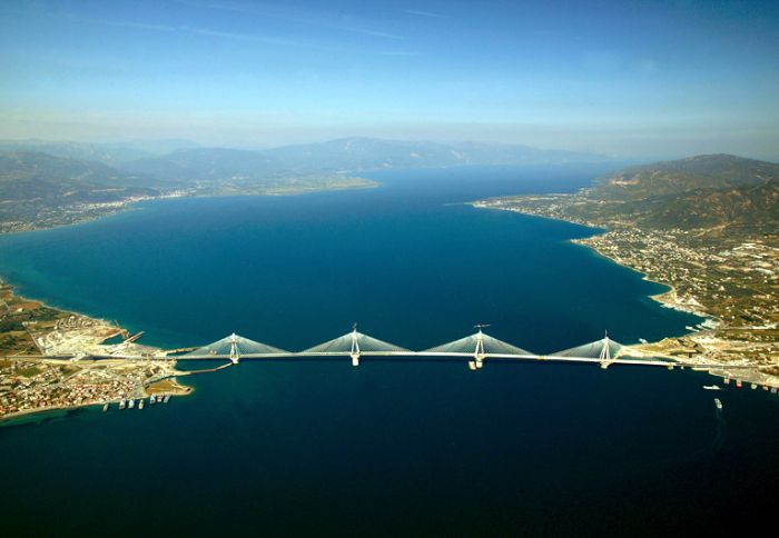Δεδομένης της αυξημένης κίνησης στον πορθμό Ρίου- Αντιρρίου για το εορταστικό 3ήμερο, σας παρουσιάζουμε τα κόμιστρα του ferry και της Γέφυρας. 