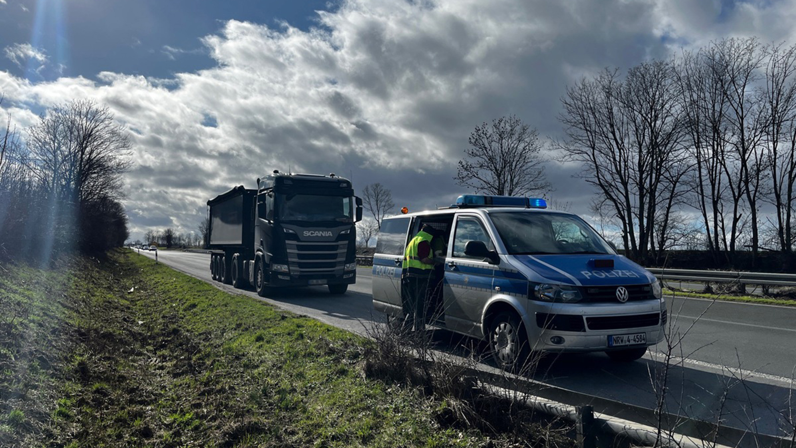Roadpol: 1 στα 3 φορτηγά παραβιάζουν τους κανονισμούς της ΕΕ