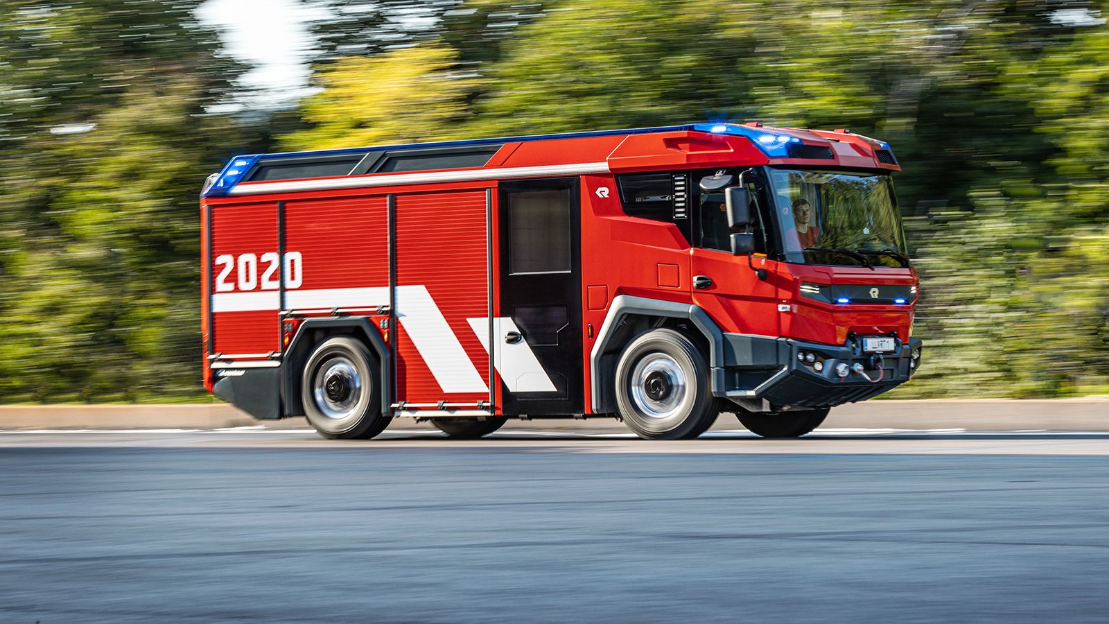 Τέσσερις ηλεκτρικούς κινητήρες της Volvo φέρει το Rosenbauer RT.