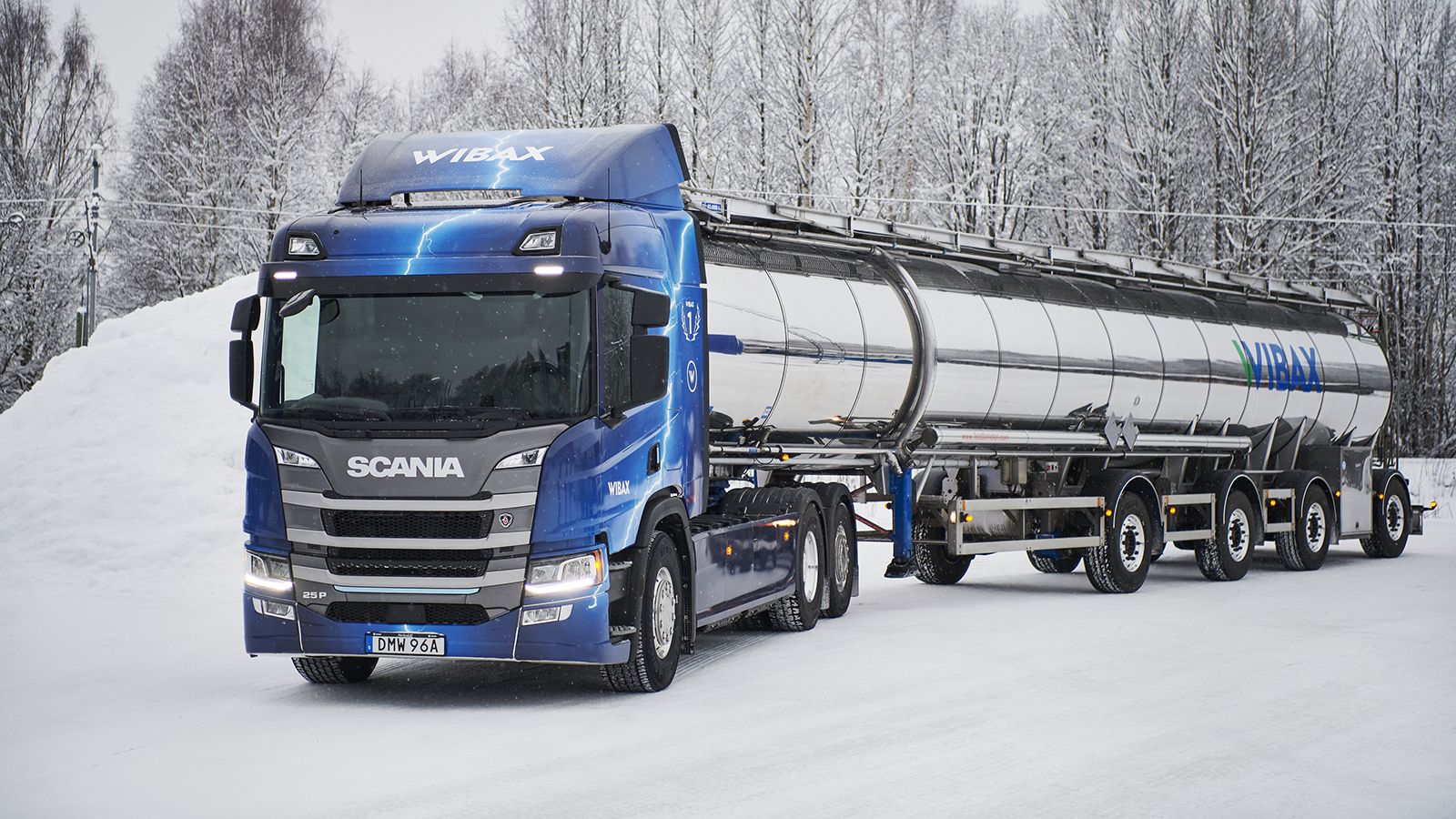 To ηλεκτρικό Scania πραγματοποιεί καθημερινά ένα δρομολόγιο ανάμεσα στις πόλεις Pitea και Skelleftea στη βόρεια Σουηδία, τις οποίες τις χωρίζει μια απ