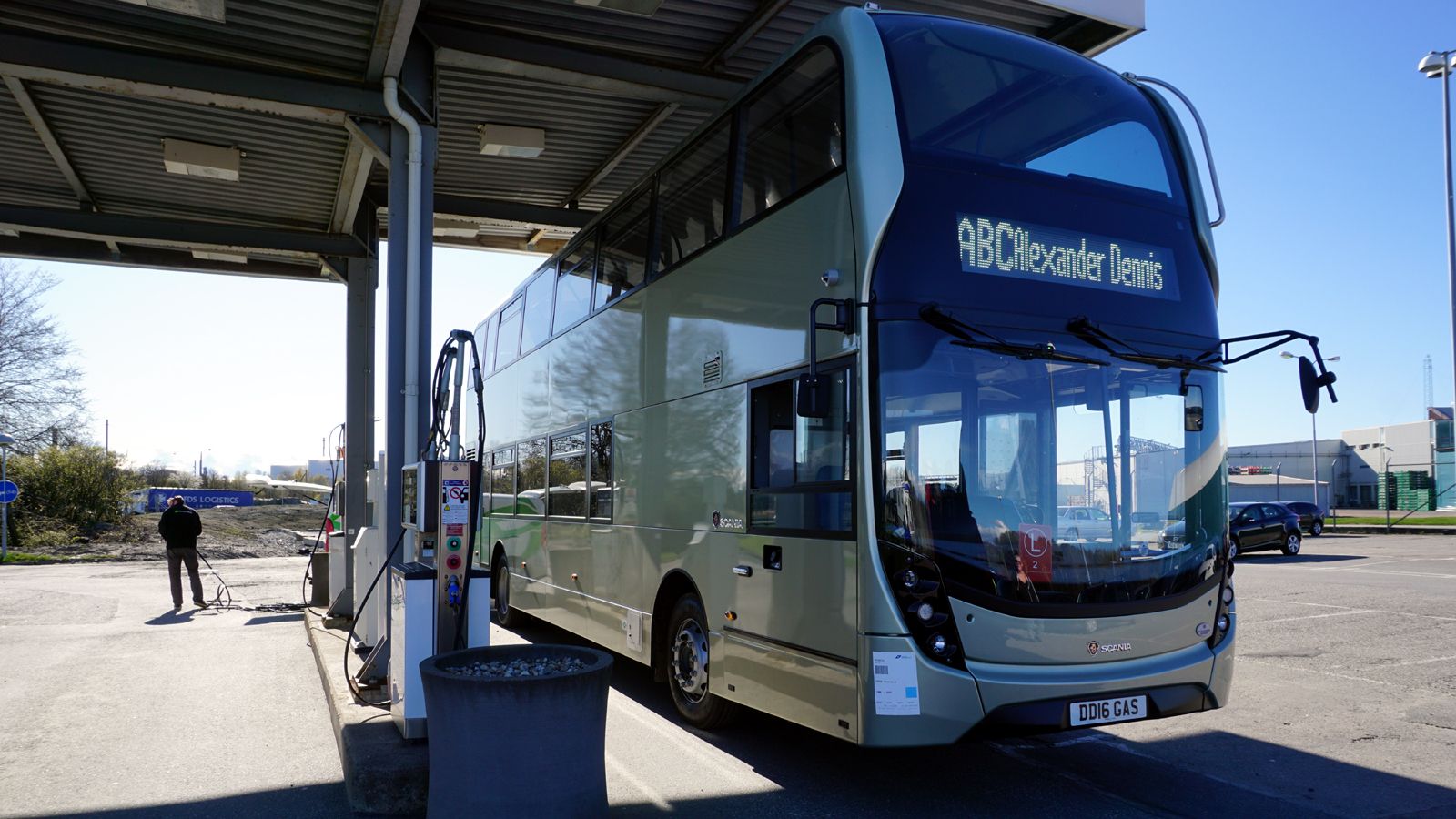 Η Scania ανακοίνωσε πως το πρώτο διώροφο λεωφορείο της με κινητήρα φυσικού αερίου είναι στο τελικό στάδιο των δοκιμών εξέλιξης του. 