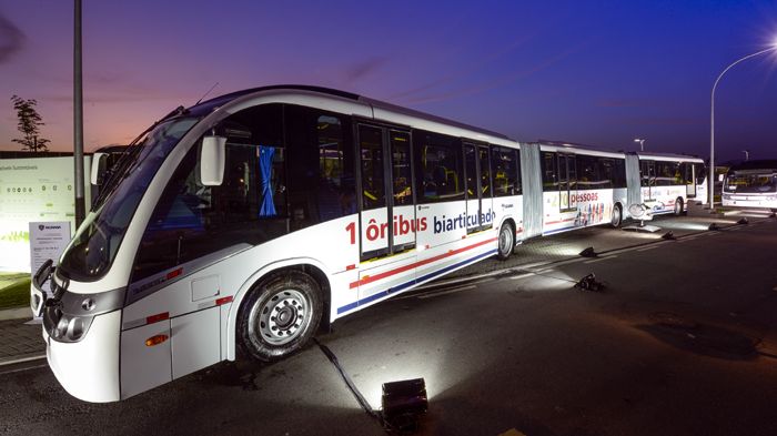 Το νέο –mega- αρθρωτό λεωφορείο της Scania για τις αγορές της Ν. Αμερικής, έχει συνολικό μήκος αμαξώματος της τάξης των 28 μέτρων.