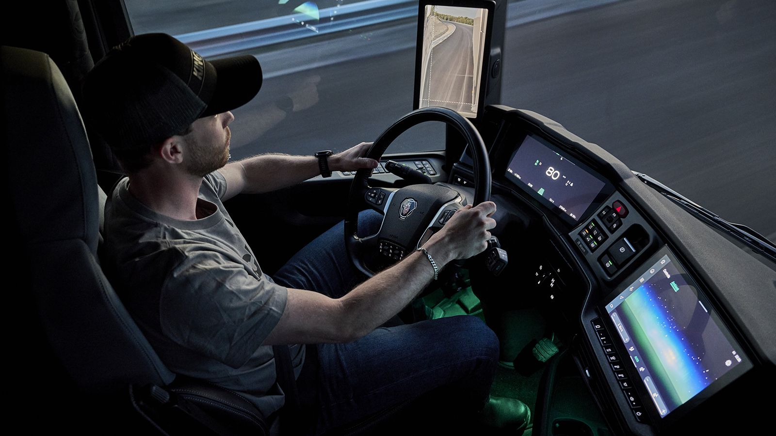 Οδηγός Scania Dynamic χρησιμοποιεί το ψηφιακό κάτοπτρο οπισθοπορείας