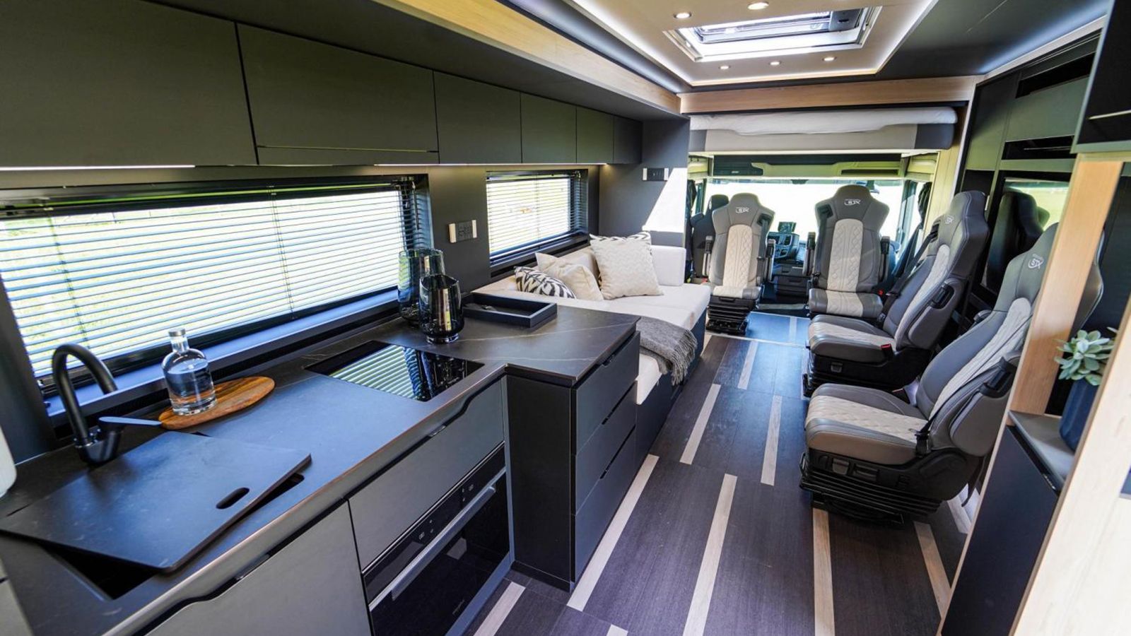 Ονειρεμένες διακοπές για λίγους, από την STX Motorhomes.