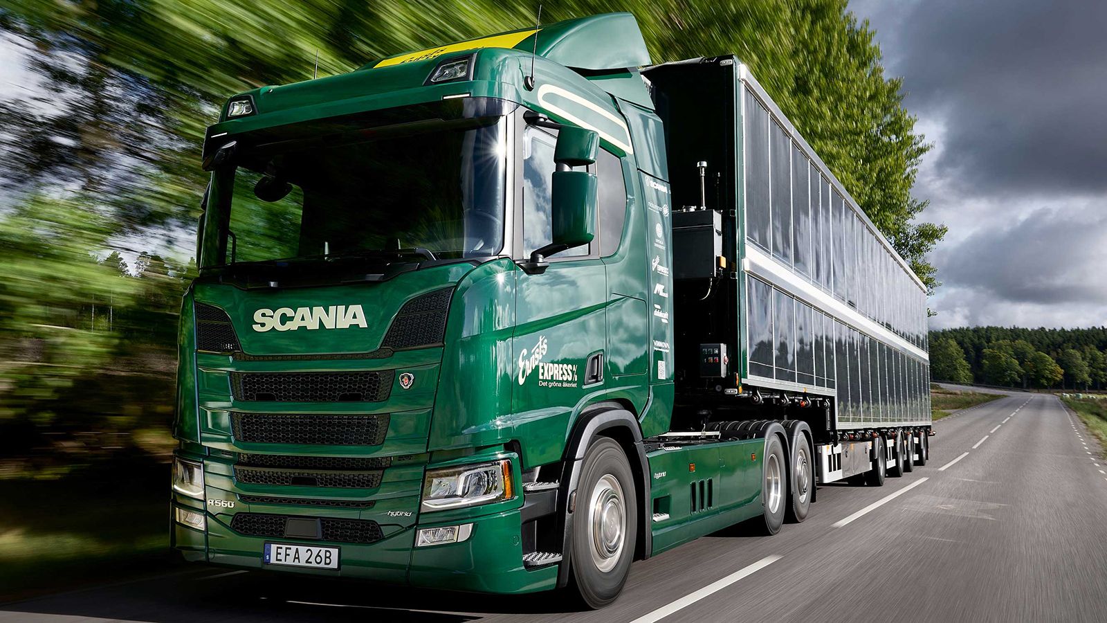 Η Scania ερευνά το ενδεχόμενο τοποθέτησης φωτοβολταϊκών στα e-Trucks της, προκειμένου να αυξήσει θεαματικά την αυτονομία τους. 