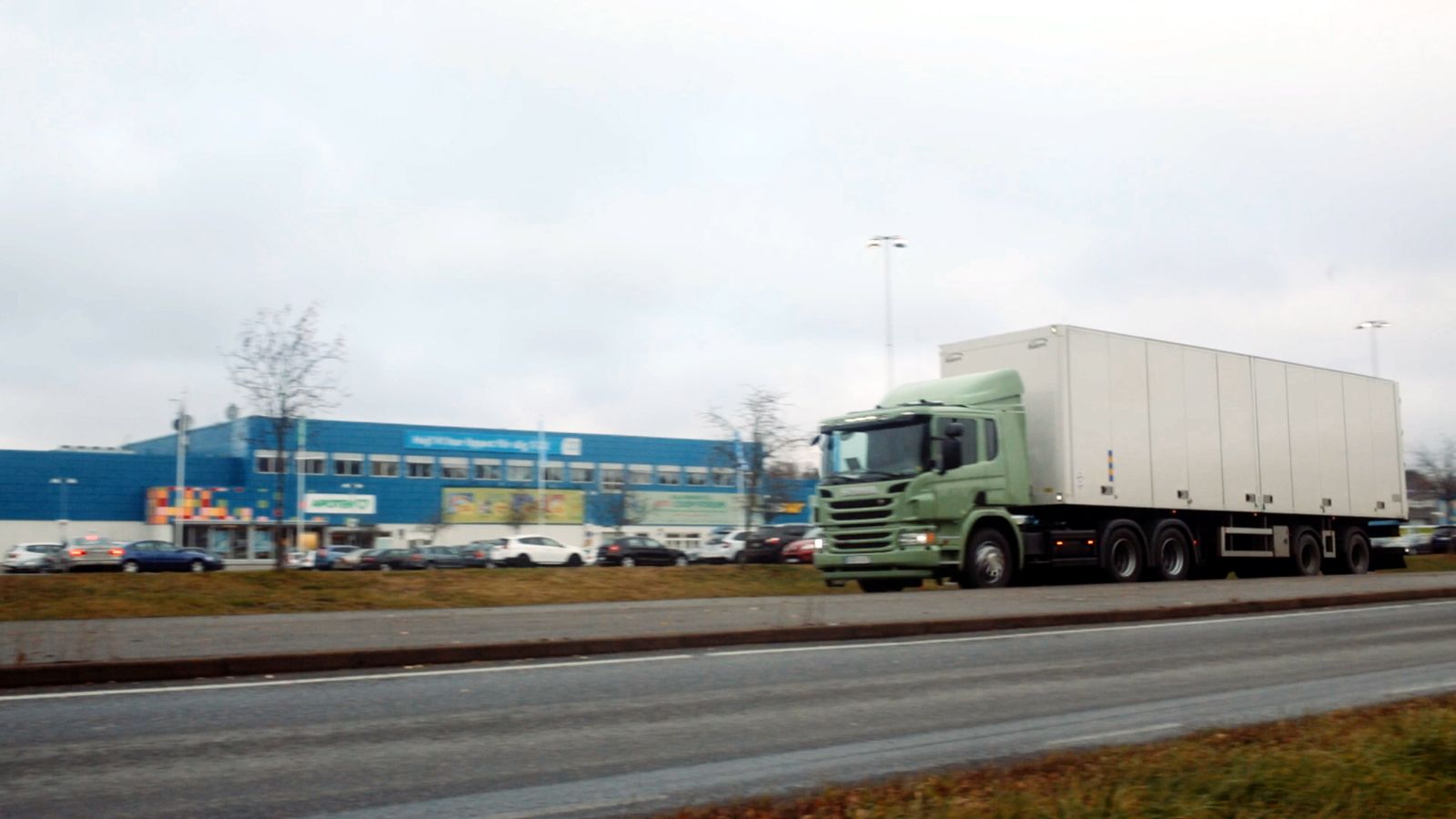 Η Scania χρησιμοποιεί ειδικά –κινητά- εργαστήρια προκειμένου να πραγματοποιεί μετρήσεις των εκπομπών ρύπων των οχημάτων της σε πραγματικές συνθή