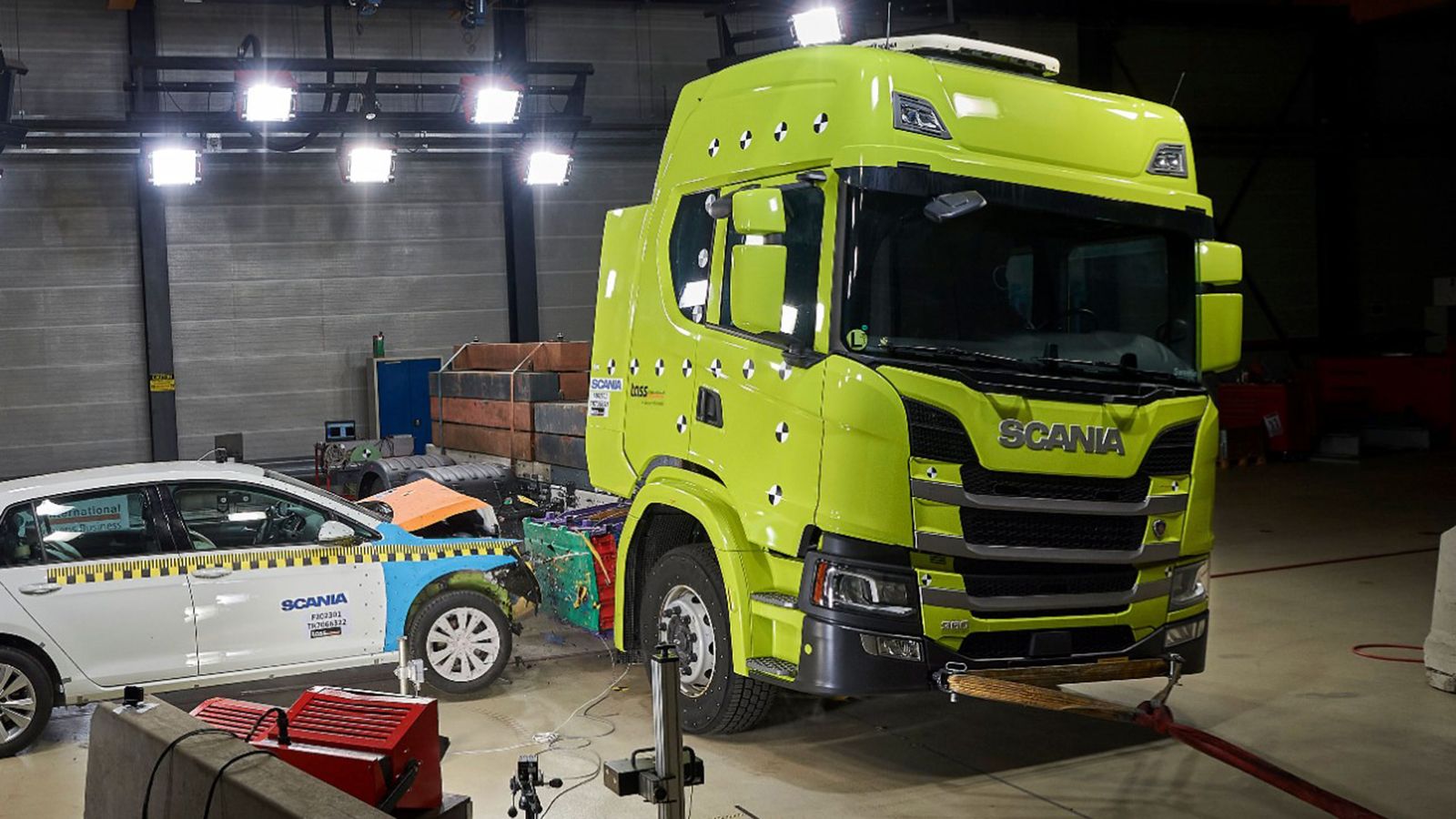 Crash-test σε ηλεκτρικό φορτηγό! (+vid)
