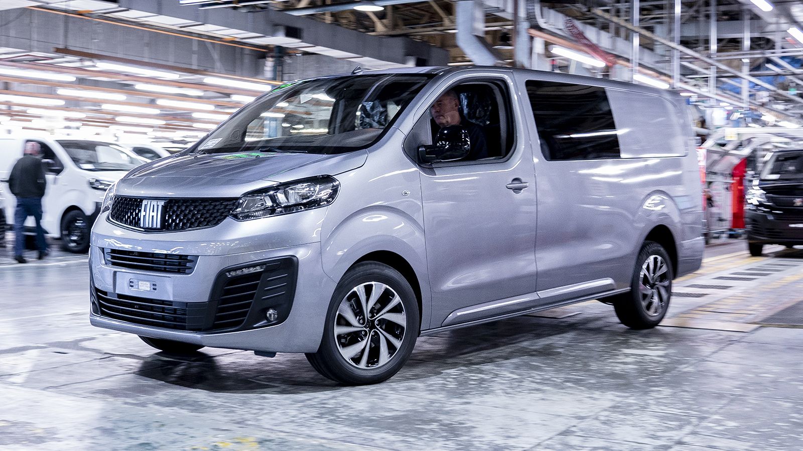 Στο Λούτον της Αγγλία ξεκίνησε να παράγεται το νέο Scudo της Fiat Professional, που αποτελεί το 1ο όχημα της Fiat που κατασκευάζεται στο Ην. Βασίλειο.