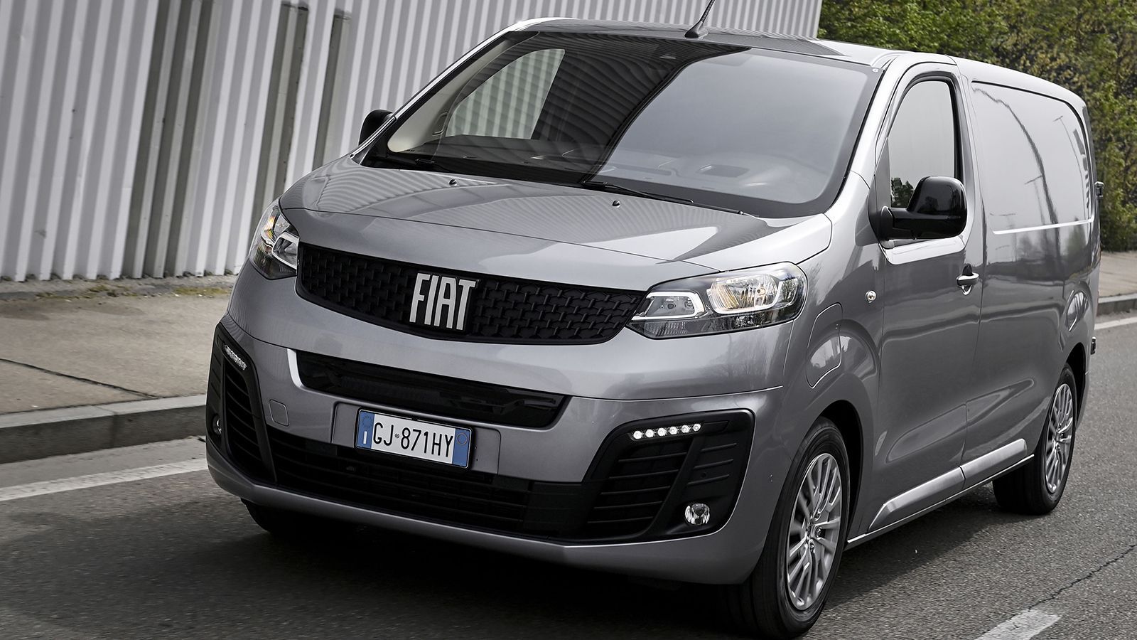 Διαθέσιμο και στην ελληνικά αγορά είναι το νέο Scudo της Fiat Professional, τόσο σε συμβατική όσο και σε ηλεκτρική (E-Scudo) έκδοση.