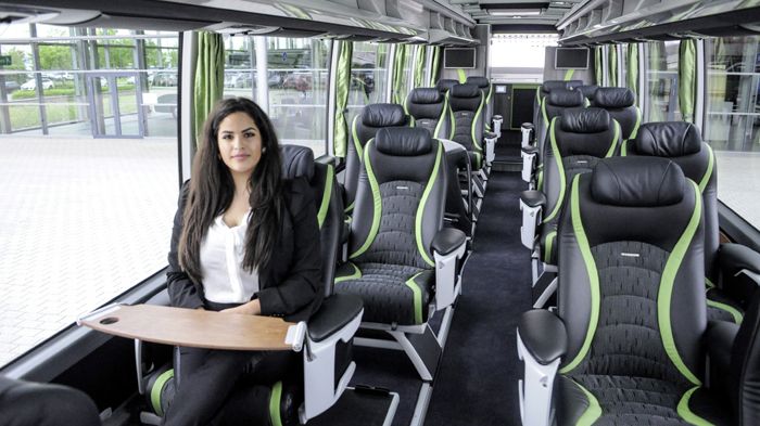 Η Setra παρέδωσε τη πρώτη TopClass 500 με διάταξη καθισμάτων 1+1, γεγονός που μειώνει τη συνολική χωρητικότητα της στους 20 επιβάτες μόλις!