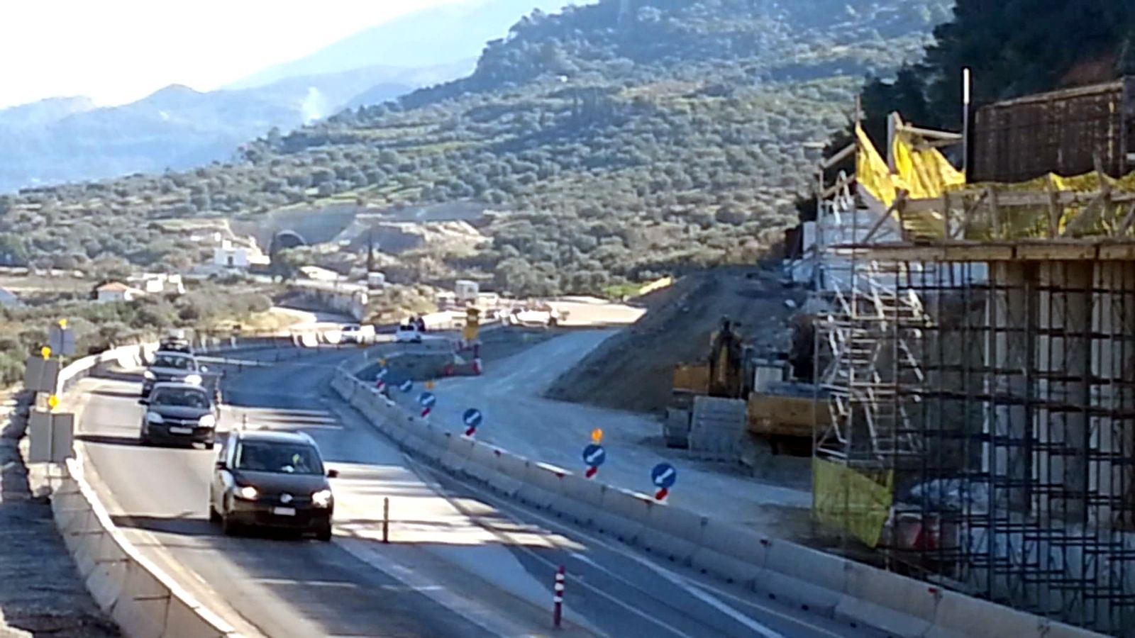 Ολοκληρώθηκαν και παραδίδονται προσωρινά στην κυκλοφορία οι σήραγγες της Ν.Ε.Ο. Κορίνθου – Πατρών στην περιοχή της Ακράτας.