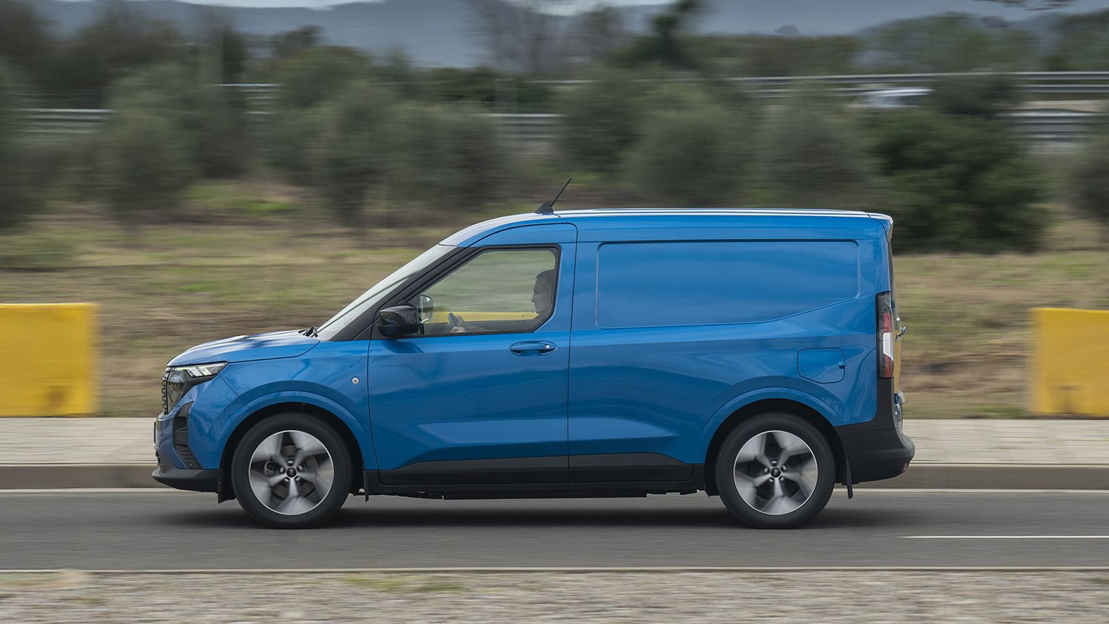 Ποιο είναι το Μικρό ηλεκτρικό Van που μπορεί να ταξιδέψει μακρύτερα με μια φόρτιση;