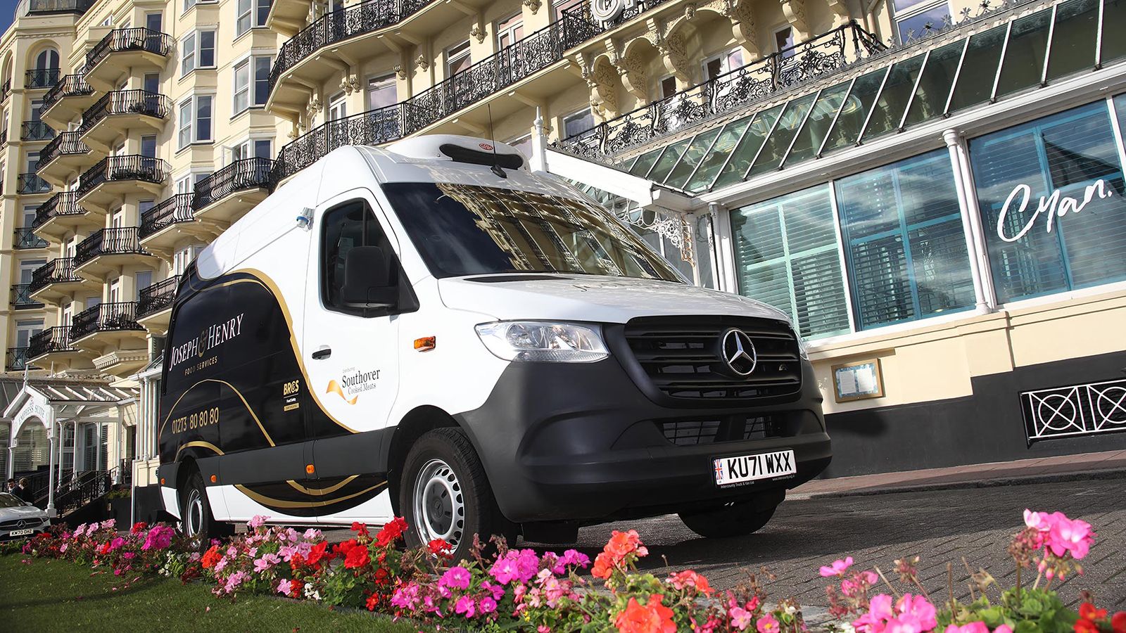 Η αφαίρεση του καθίσματος συνοδηγού και της ρεζέρβας, συνέβαλαν στην αύξηση του ωφέλιμου φορτίου του Mercedes-Benz Sprinter με τον ψυκτικό θάλαμο στα 