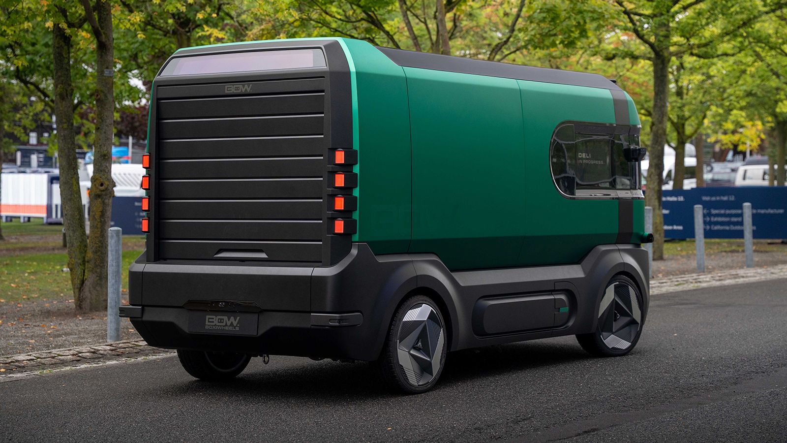 Πίσω πλάγια όψη του BOW Box-on-Wheels, του αυτόνομου πρωτότυπου Van της Stellantis Pro One