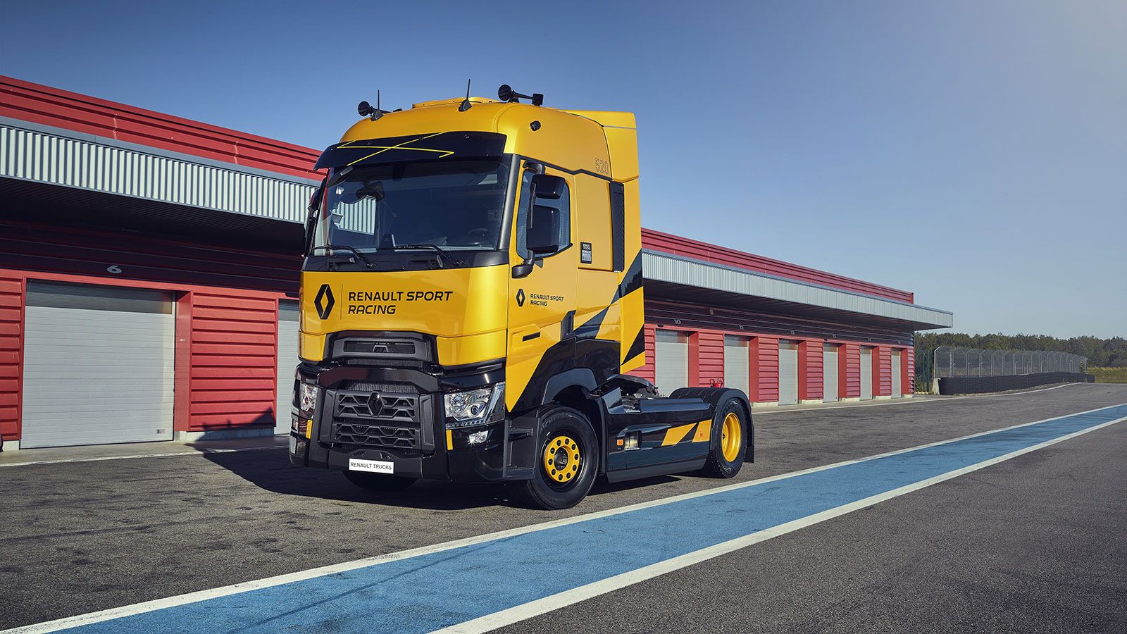 Η Renault Trucks και η Renault Sport Racing έχουν συνδυάσει την τεχνογνωσία τους για την παραγωγή του T High Renault Sport Racing.
