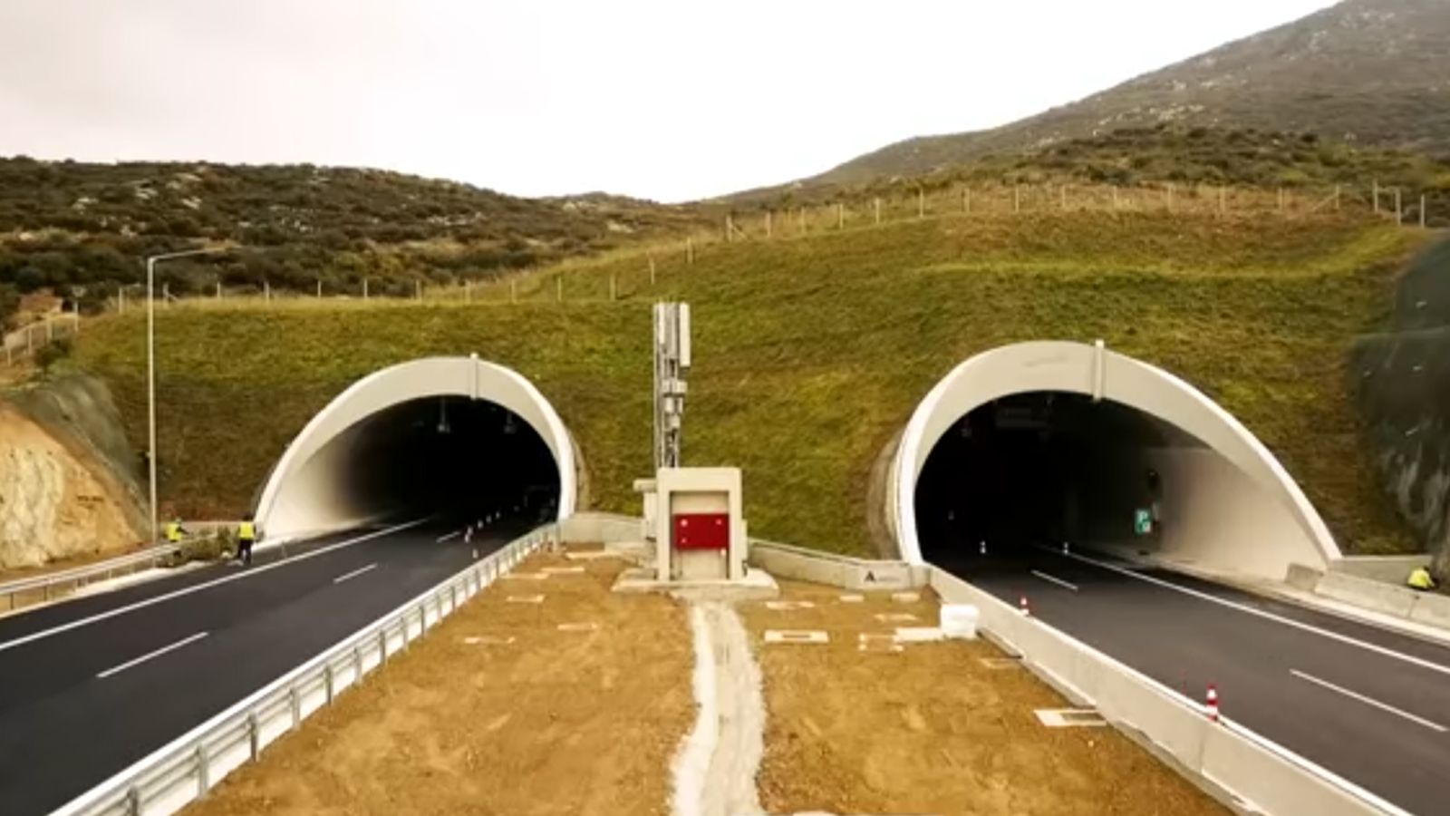 Παραδόθηκαν στην κυκλοφορία οι σήραγγες του ΠΑΘΕ στην περιοχή των Τεμπών