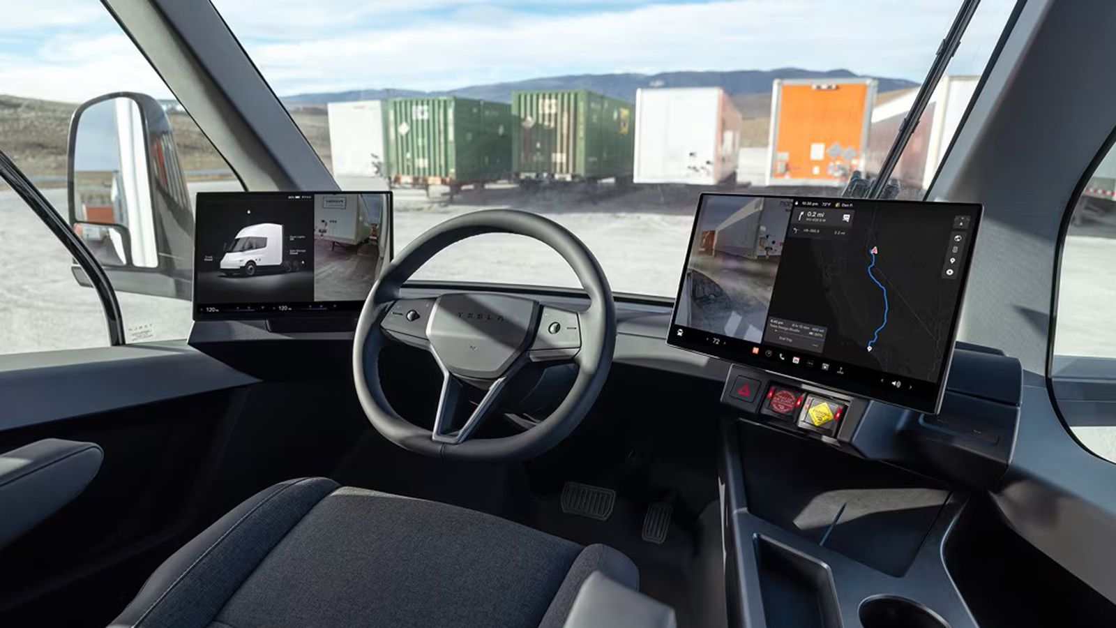 Εσωτερικό καμπίνας Tesla Semi με κεντρικό κάθισμα και δύο οθόνες
