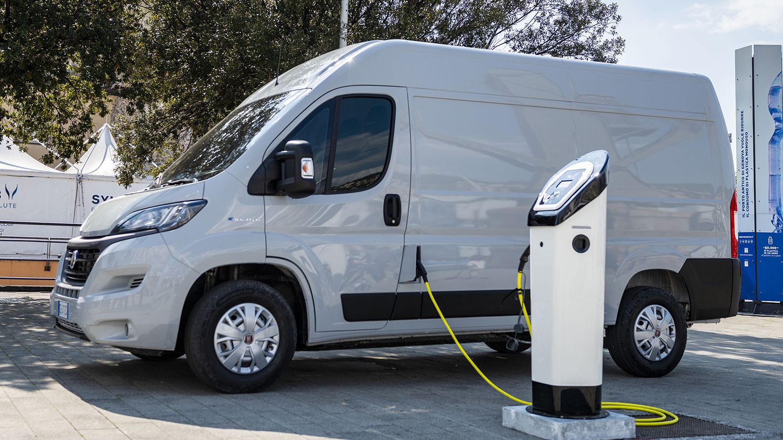 Δείτε ορισμένα από τα κορυφαία Μεσαία & Μεγάλα Ηλεκτρικά Van που μπορείτε να αποκτήσετε σήμερα.