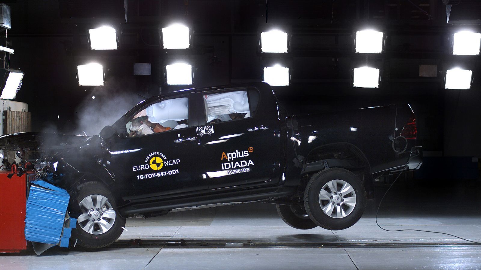 Το νέο Toyota Hilux κατάφερε να αποσπάσει συνολική βαθμολογία 5 αστέρων στα Crash-Tests του Euro NCAP.