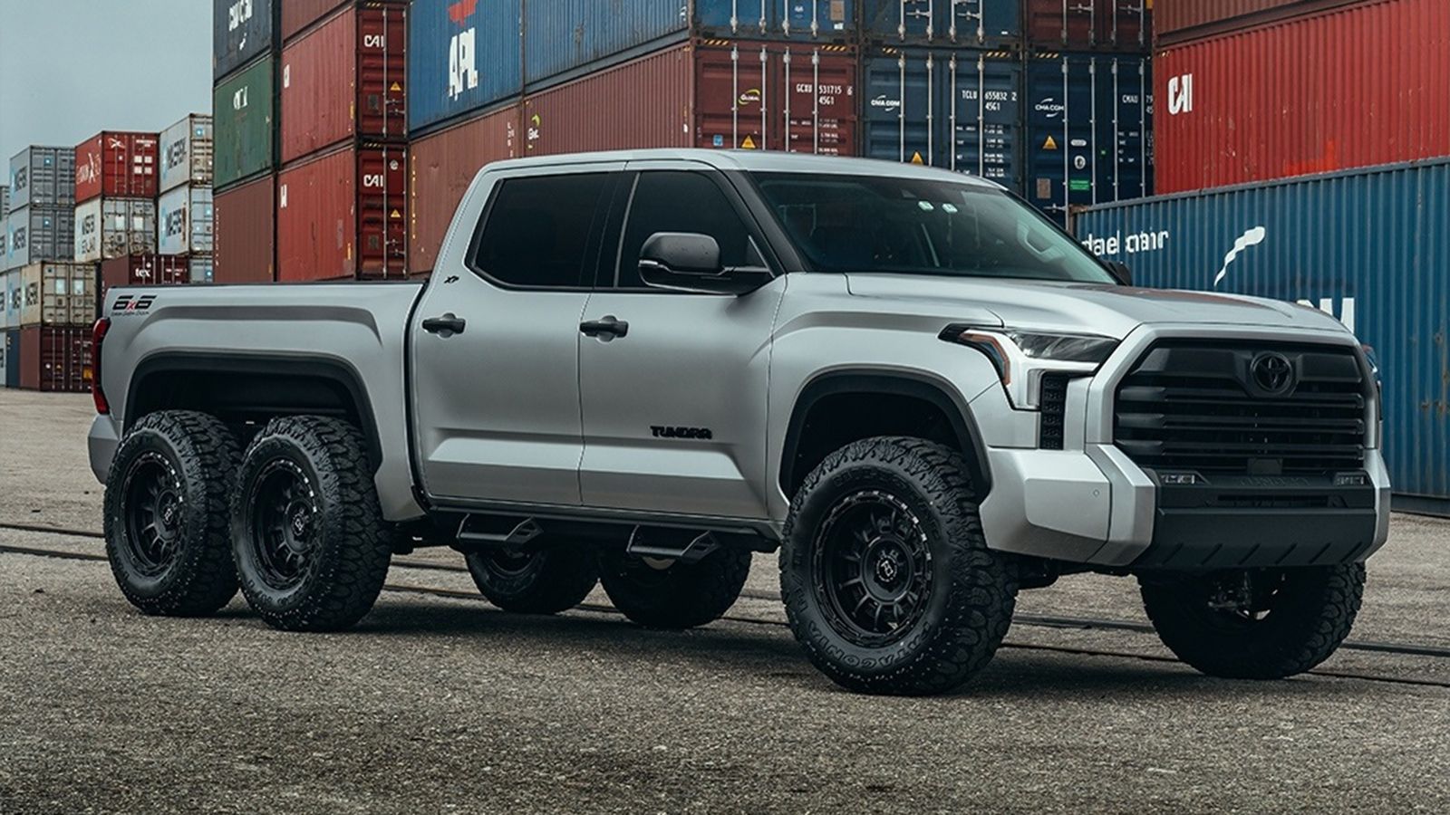 Έτοιμο και το 3ο από τα συνολικά 5 τριαξονικά Toyota Tundra 6x6 που θα κατασκευάσει η εταιρεία Esteem Customs από το Μαϊάμι.