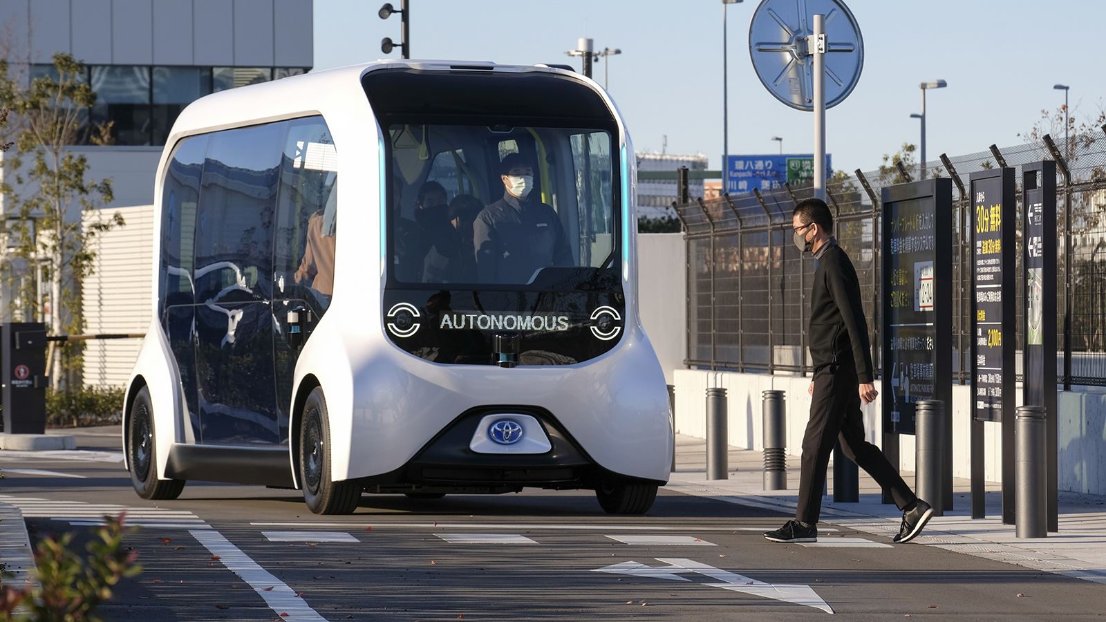 Το ατύχημα σε μία διάβαση του Παραολυμπιακού Χωριού του Τόκιο, ήταν αρκετό για να θέσει εκτός αγώνων τα αυτόνομα Toyota e-Palette.